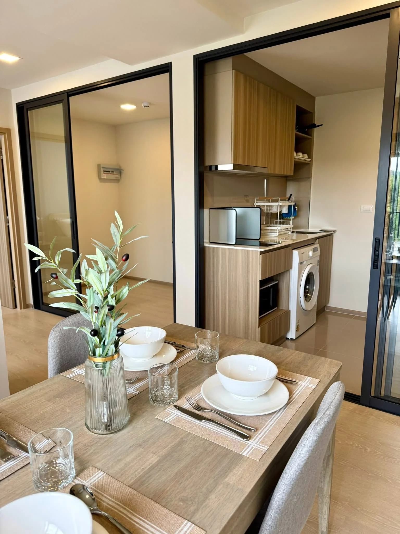 2 Beds Condo, The Base Rise