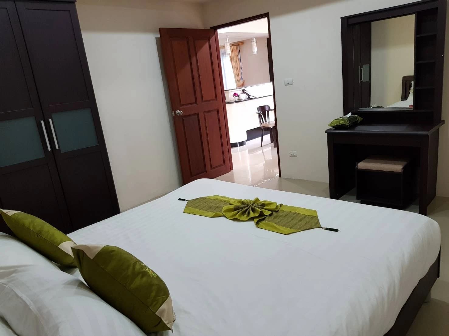 2 Beds Condo, Seaview Condo - photo 5
