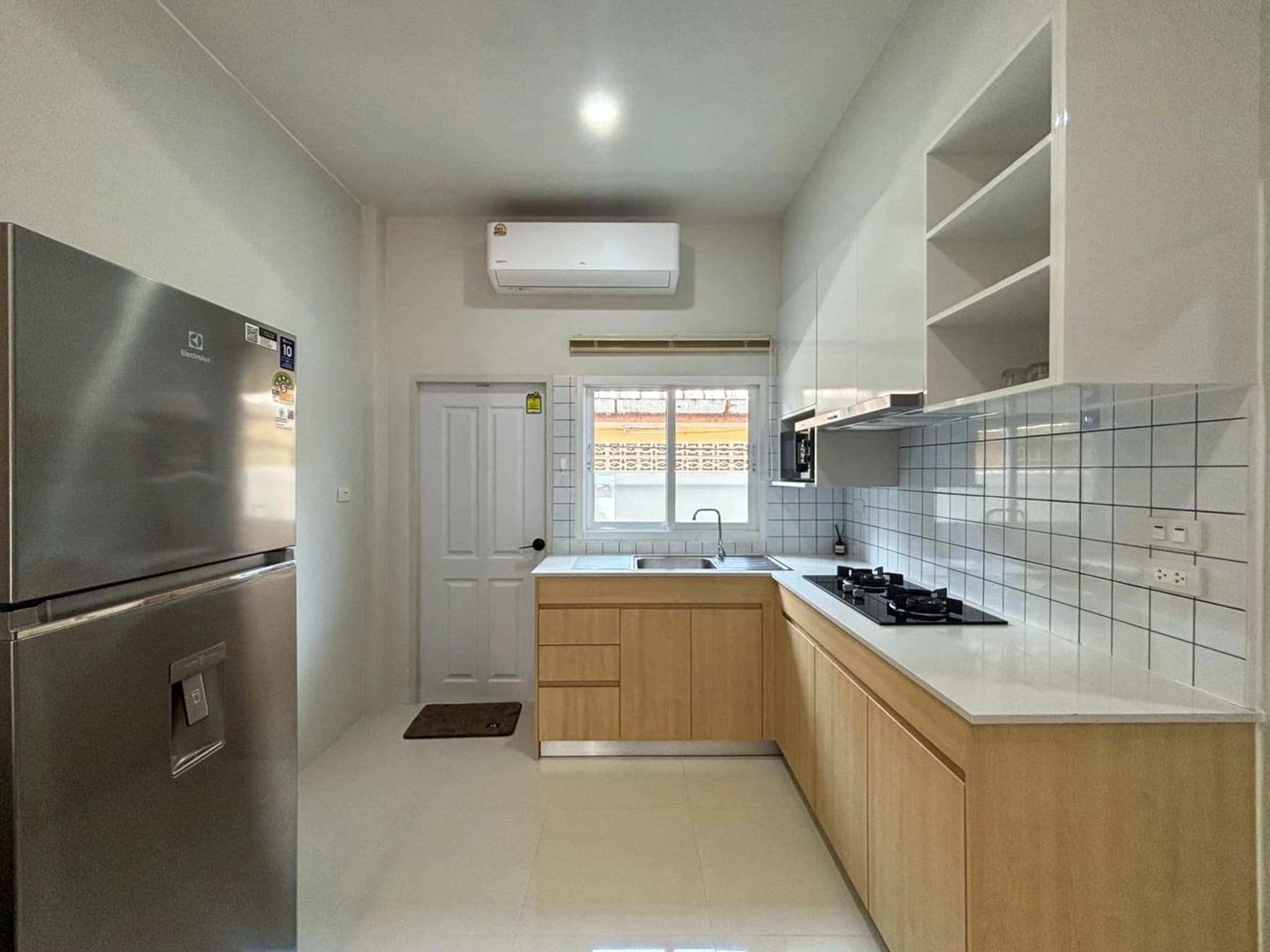 2 bedroom townhouse for rent Modern Life Chalong - photo 3