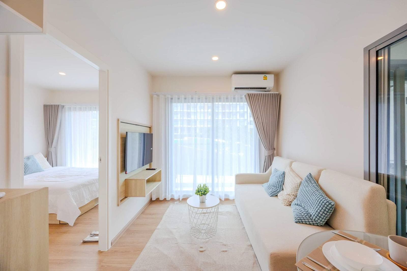 1 Bed Condo, Phyll Central