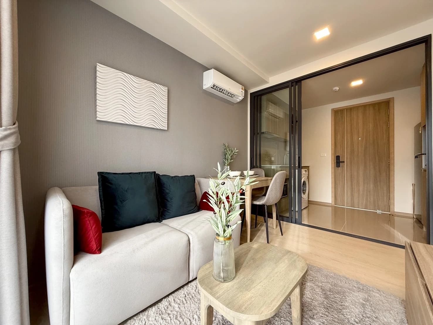 1 Bed Condo, The Base Rise