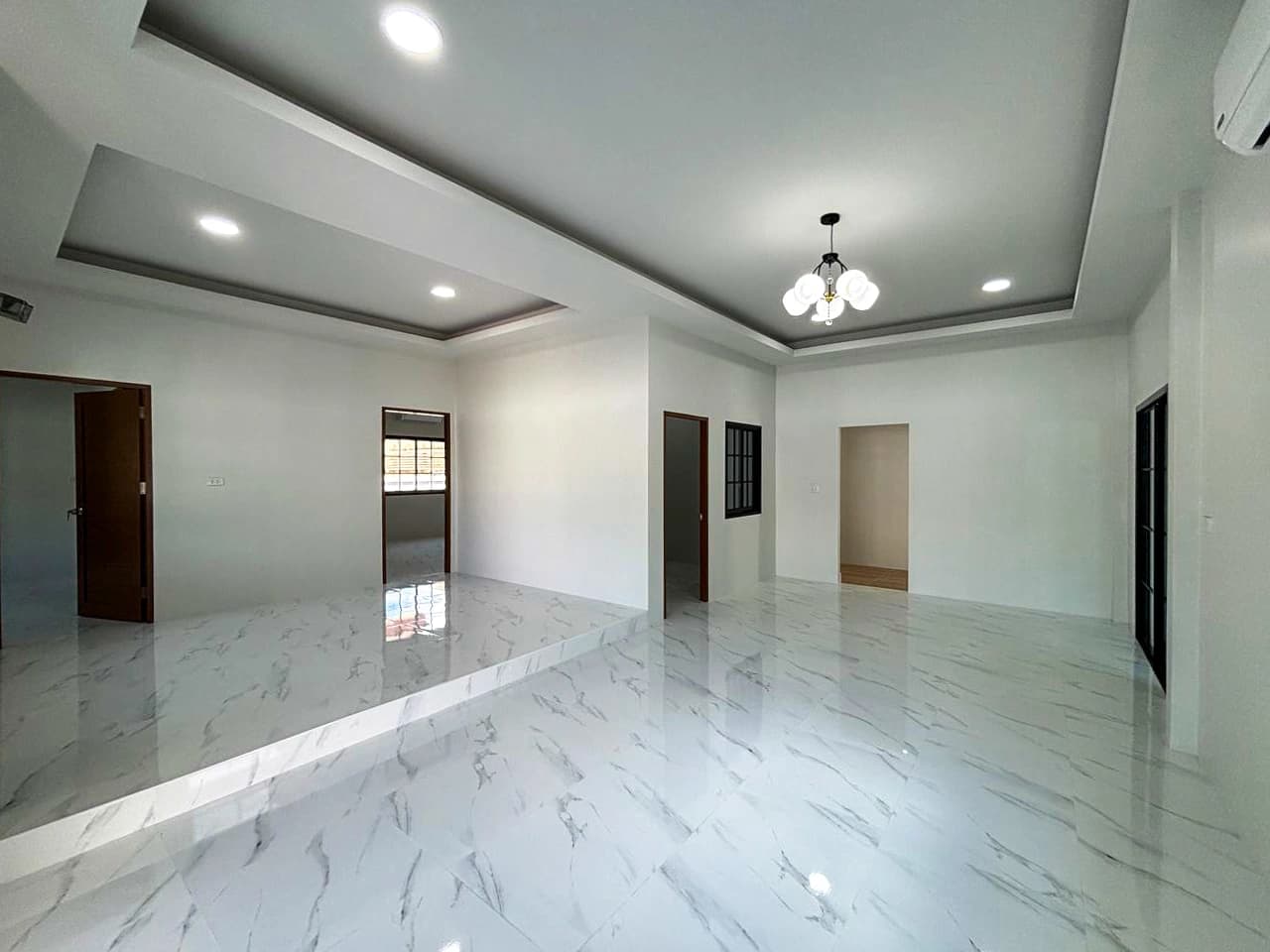 3 bedroom townhouse for rent Bann Parichart - photo 5