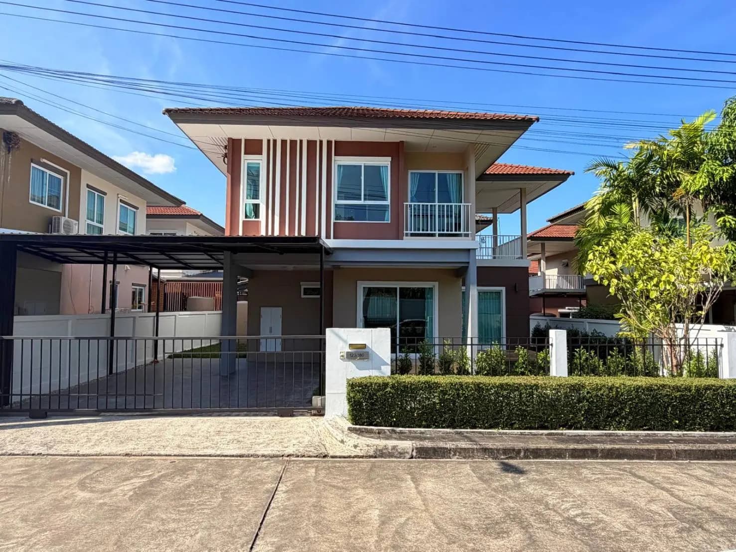 3 Beds House, Saransiri