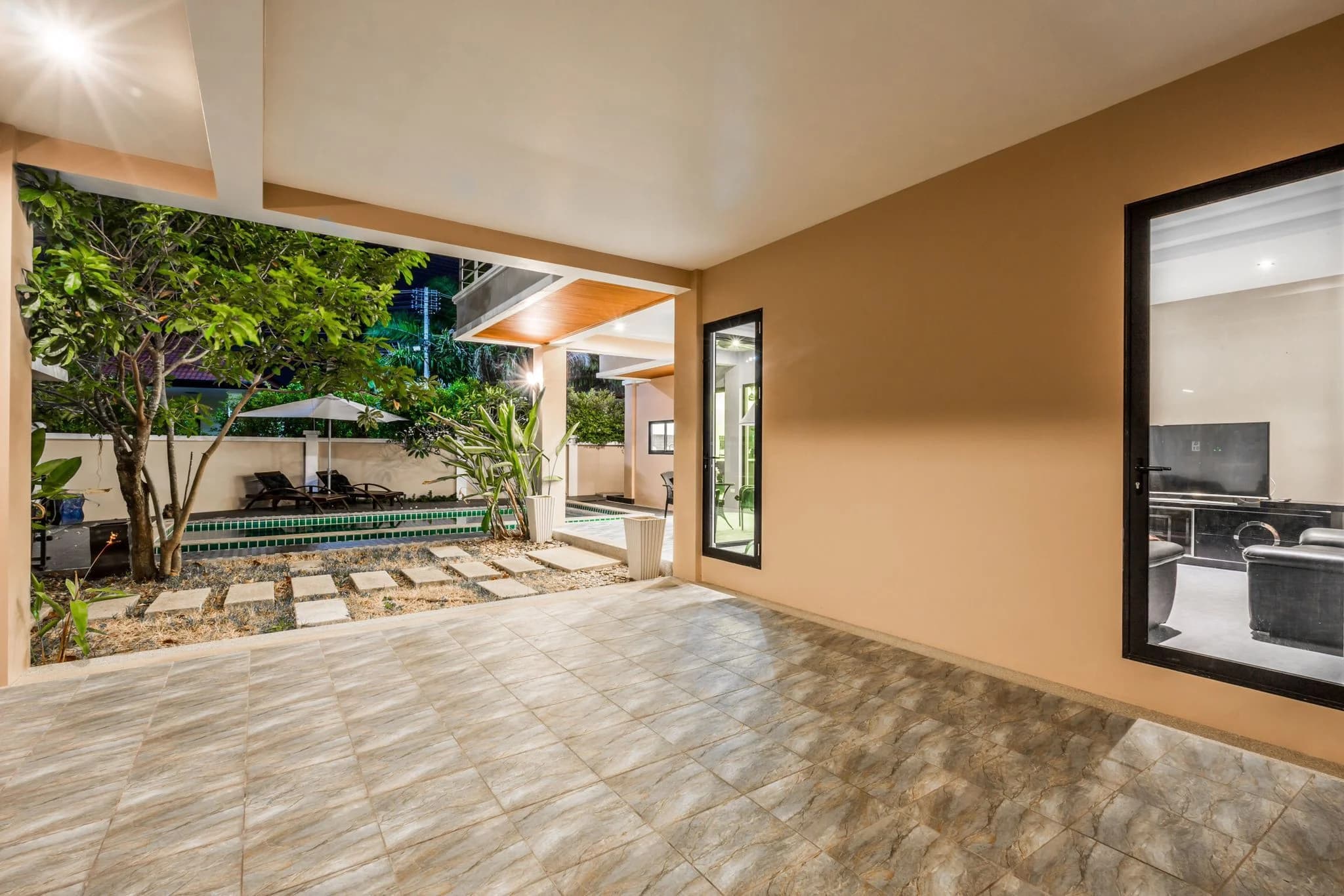 4 bedroom house for rent Chok Thip Villa - photo 2