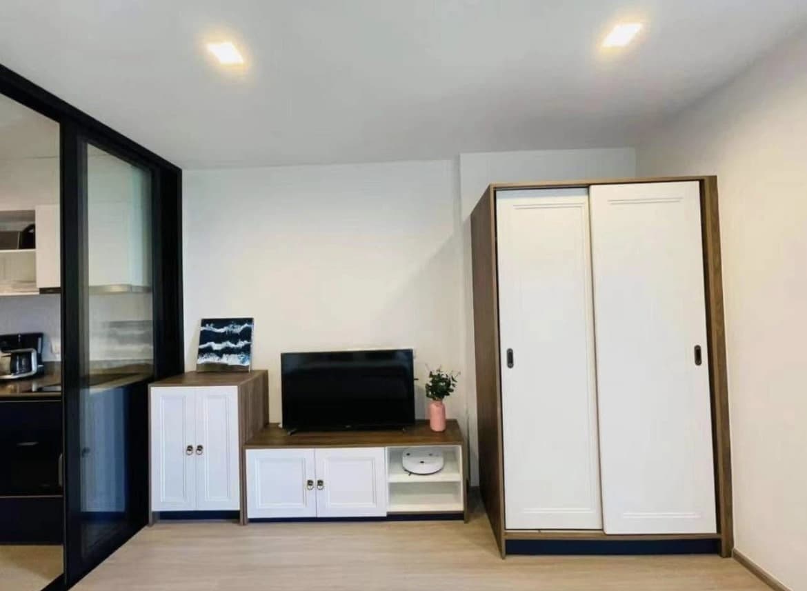 Condo, The Base Central - photo 4
