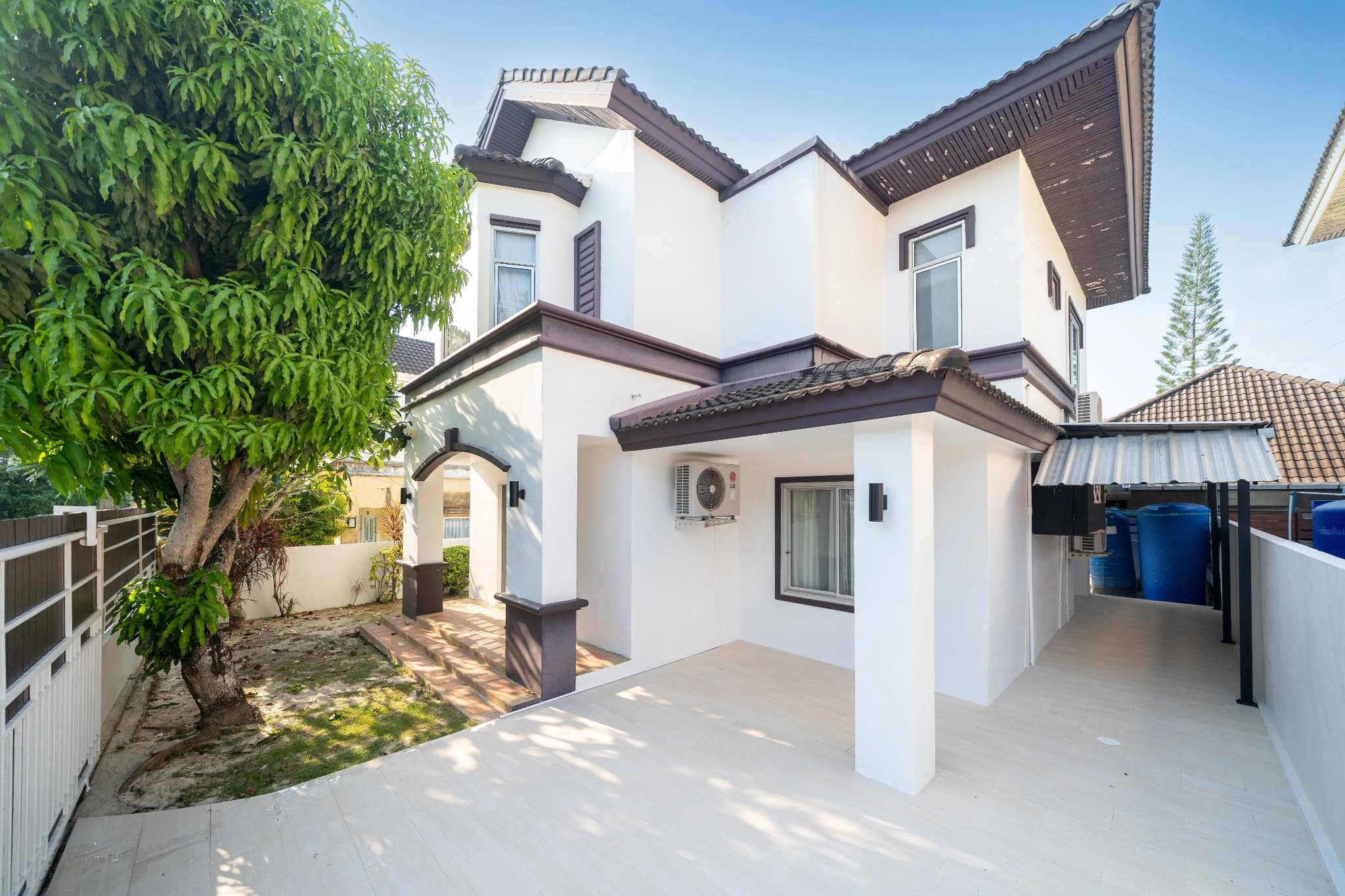4 bedroom house for rent - - photo 2