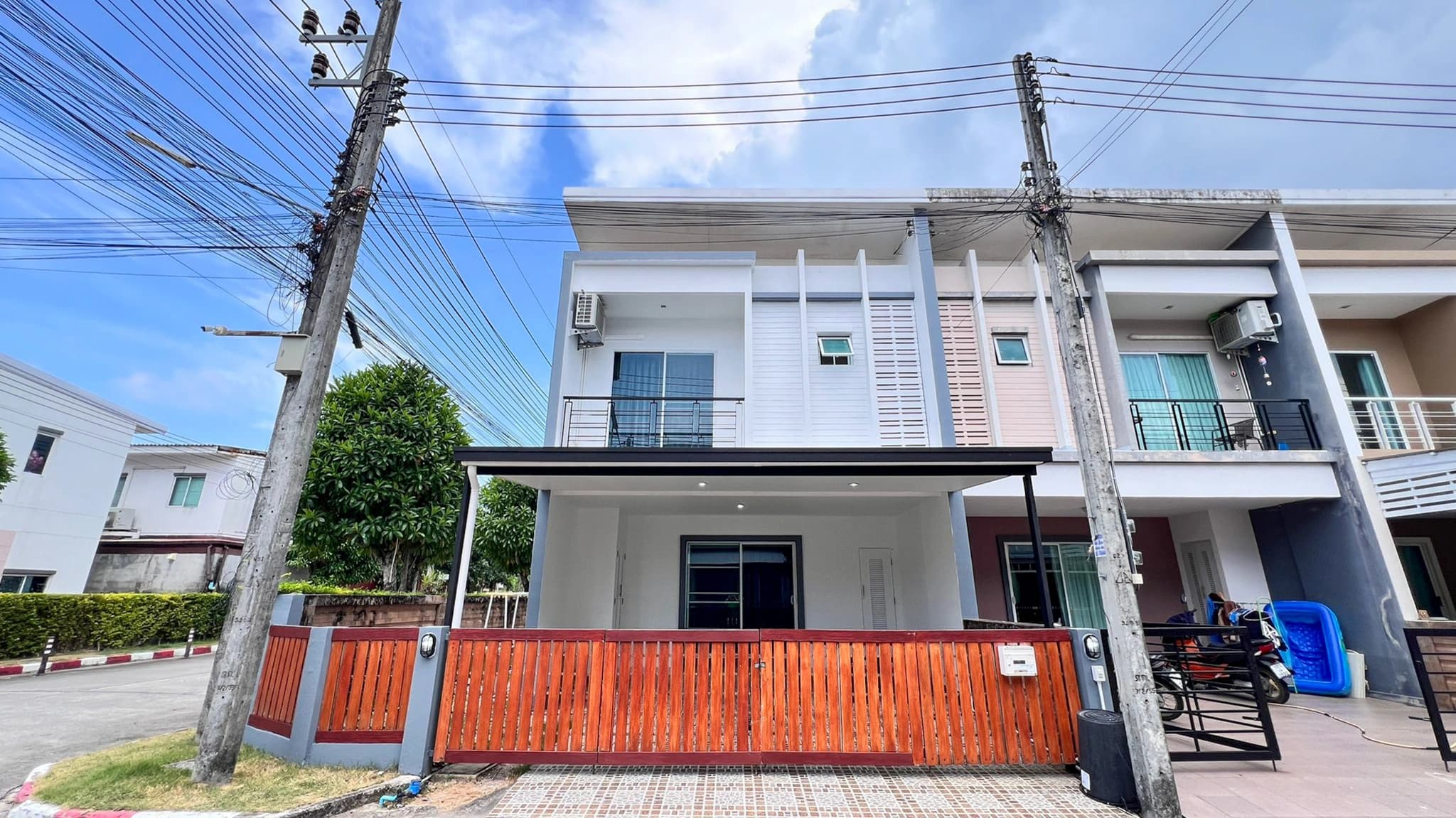 3 Beds House, Habitown