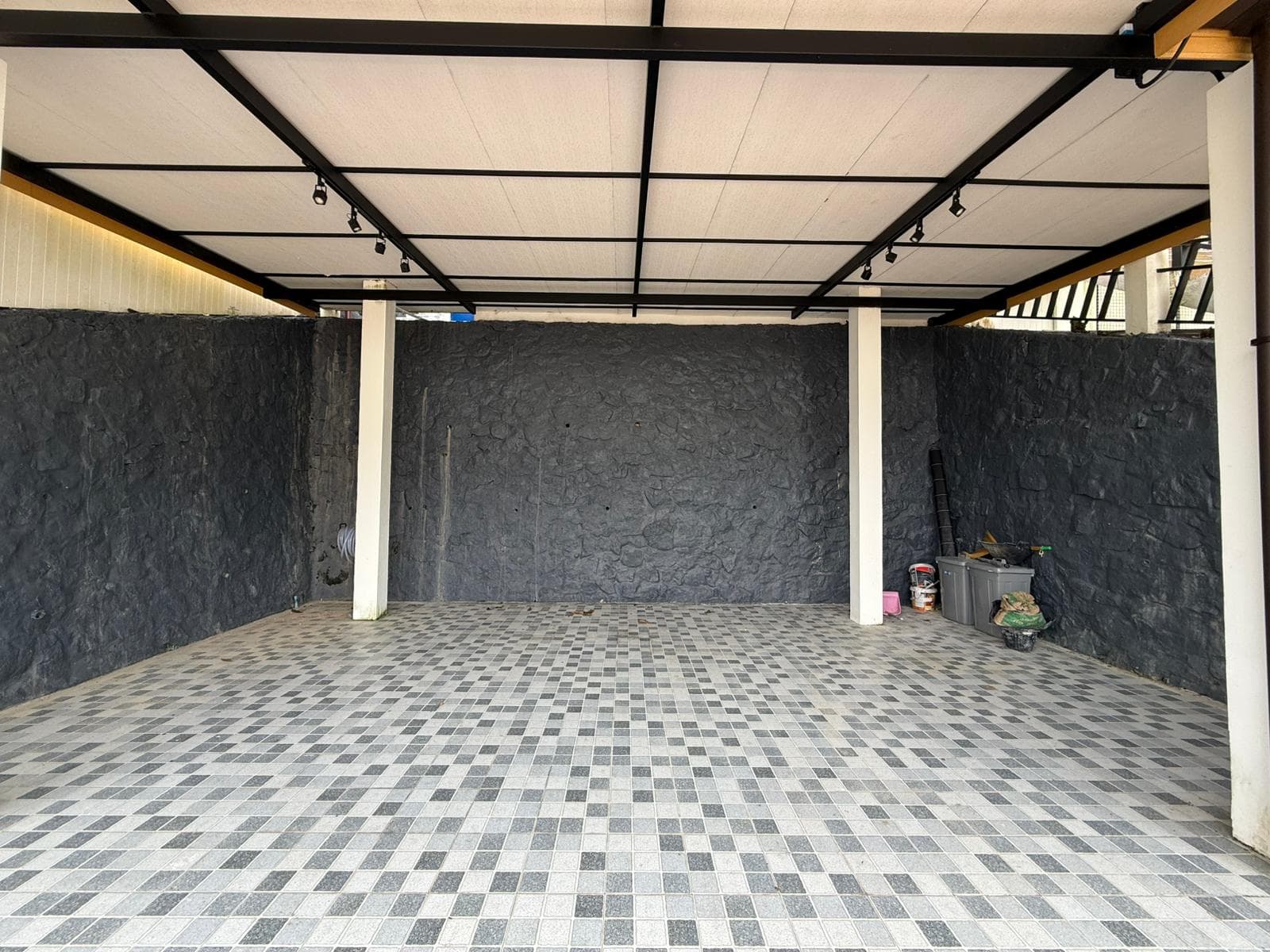 3 Beds House, 3 storeys House Kathu - photo 3