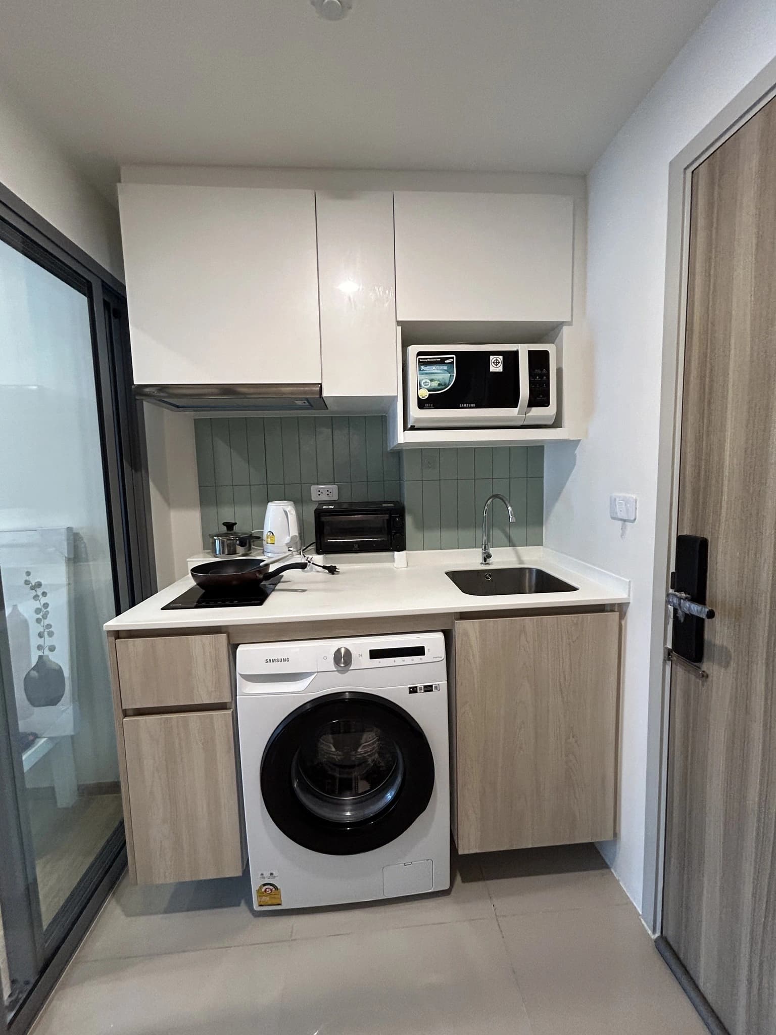 1 Bed Condo, Phyll Central - photo 4