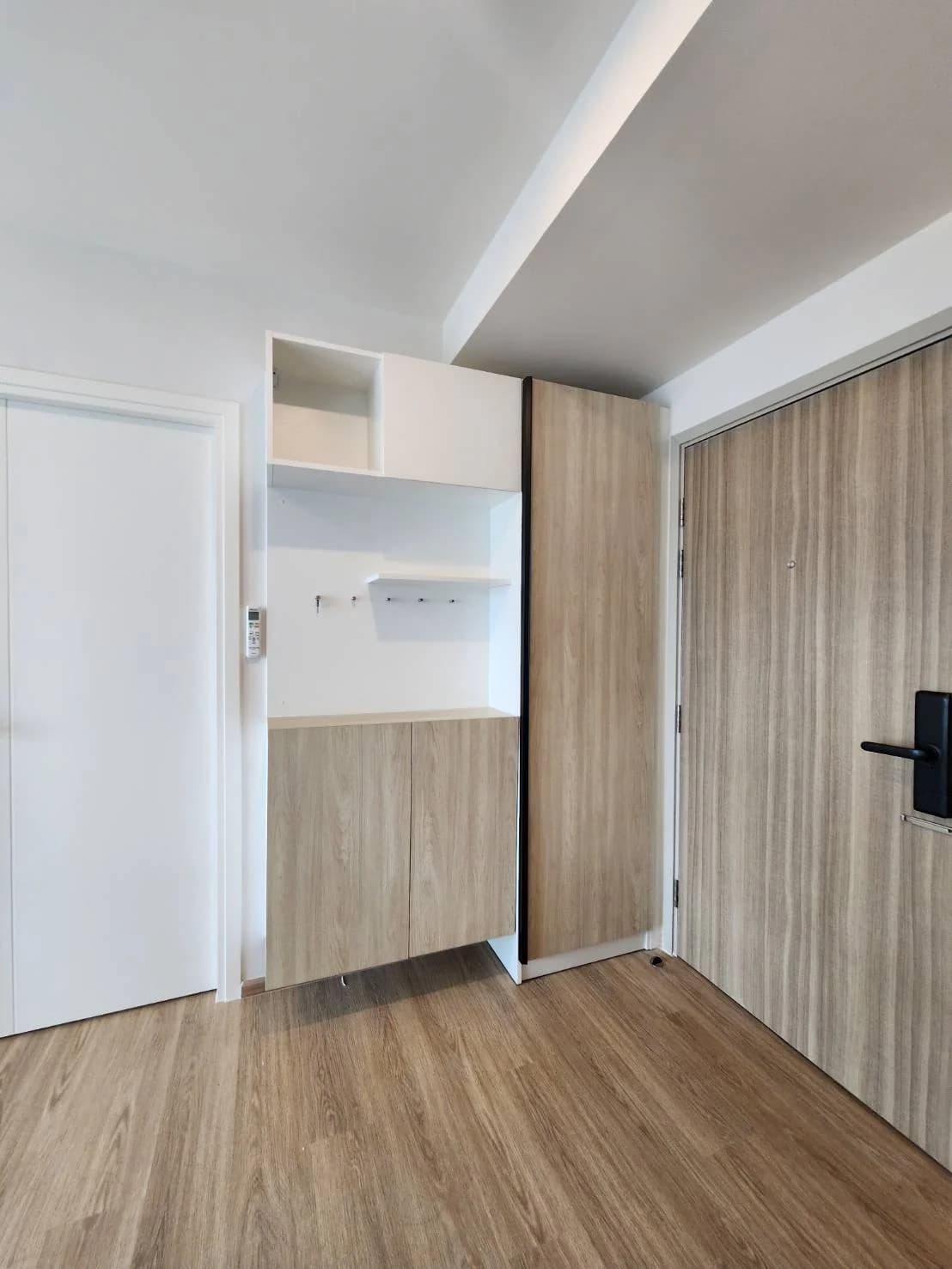 1 Bed Condo, Phyll Central - photo 2
