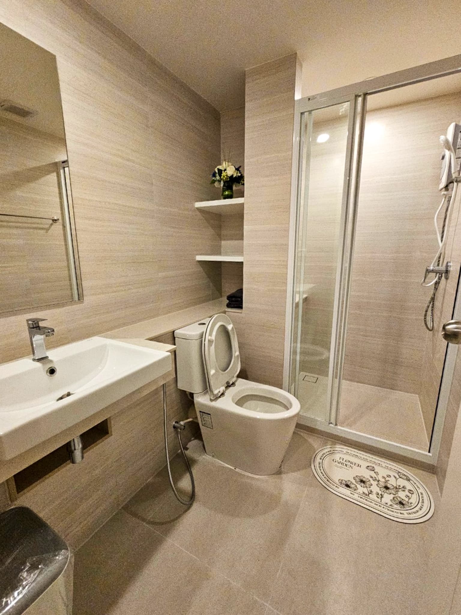 1 Bed Condo, Phyll Central - photo 5