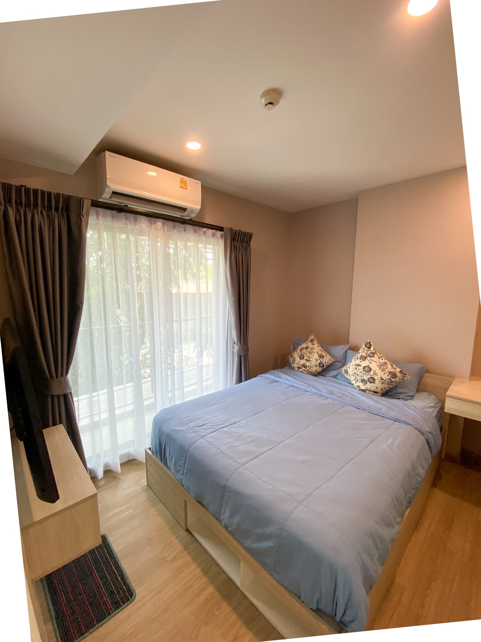 1 Bed Condo, Phyll Central - photo 5