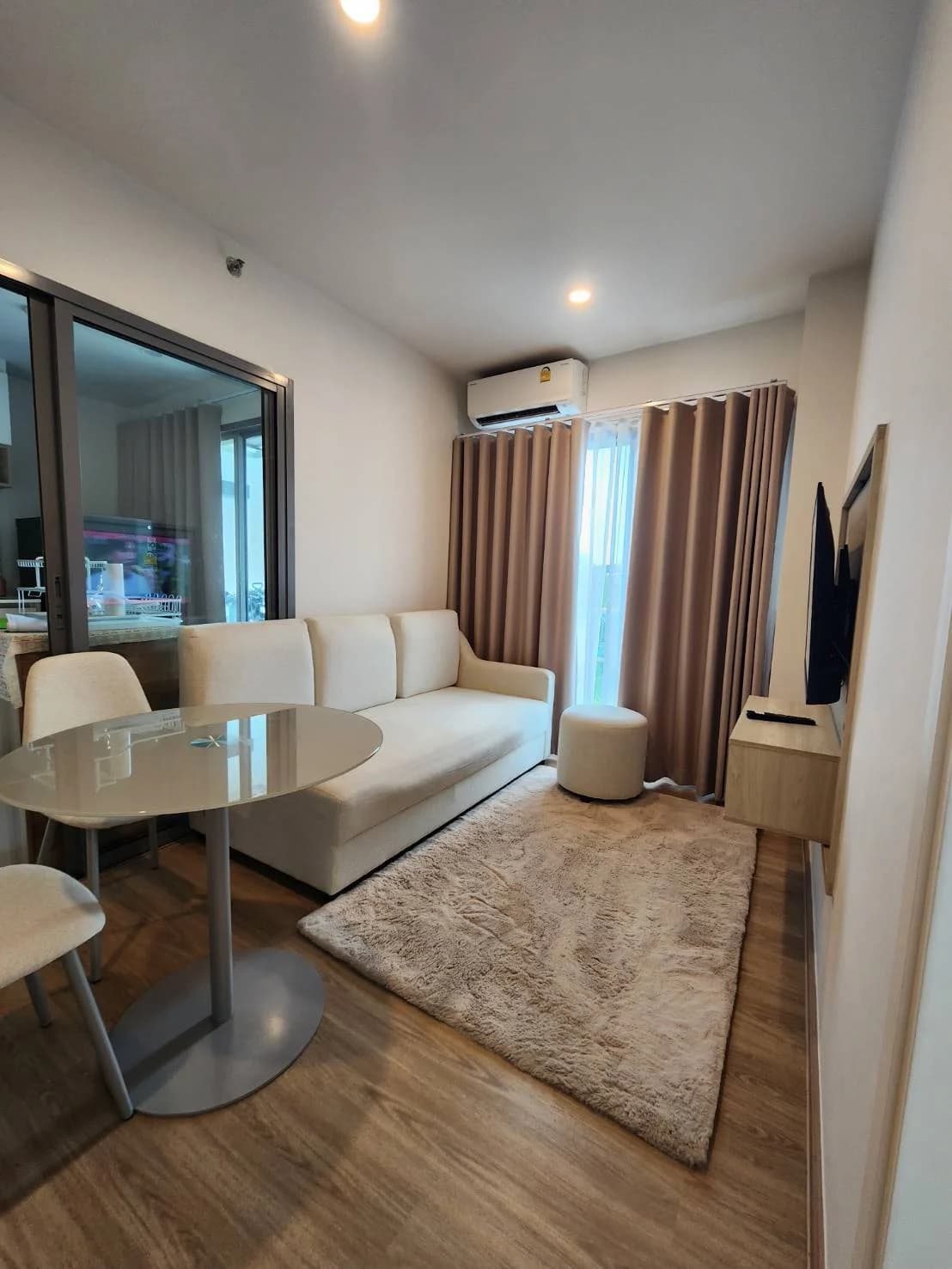 1 Bed Condo, Phyll Central - photo 4