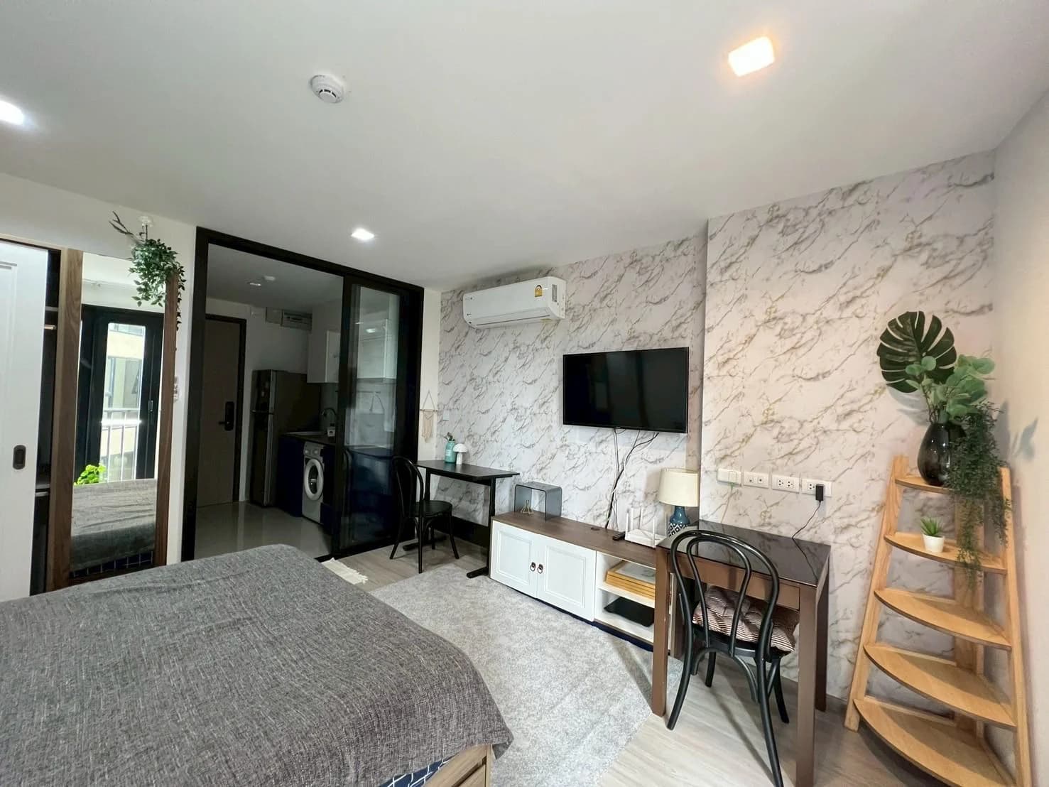 Condo, The Base Central