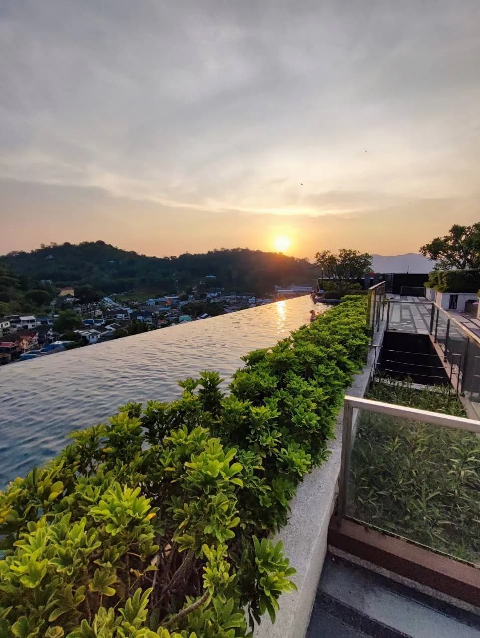 1 bedroom condo for rent The Base Height - photo 2