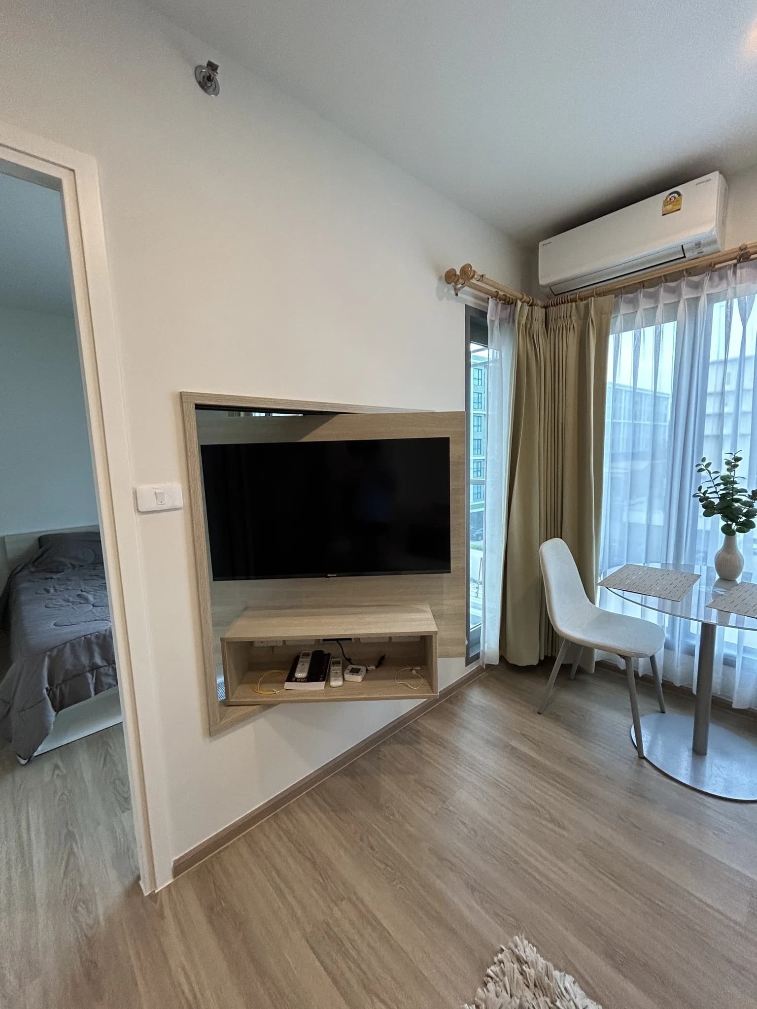 1 Bed Condo, Phyll Central - photo 2