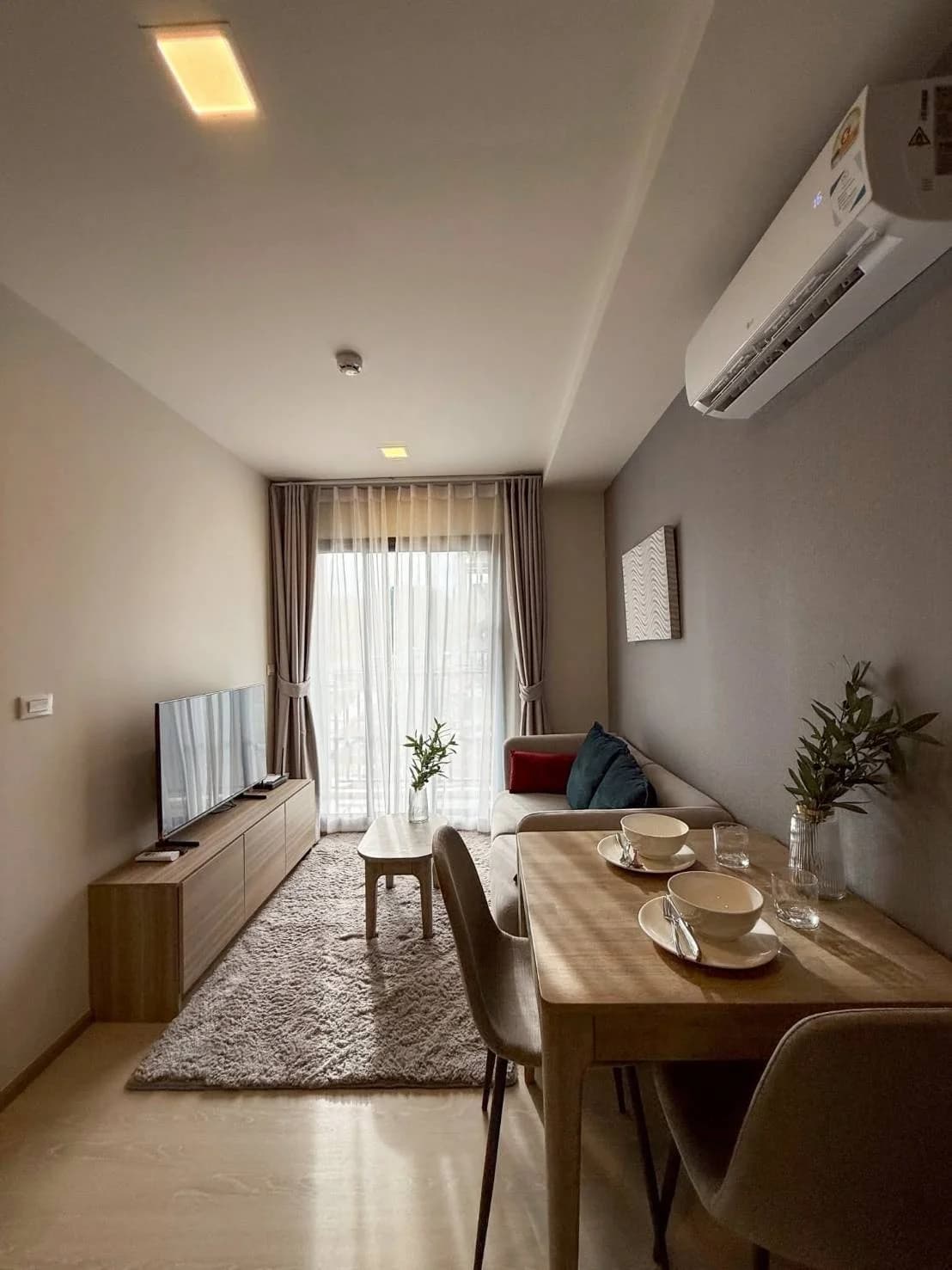 1 Bed Condo, The Base Rise