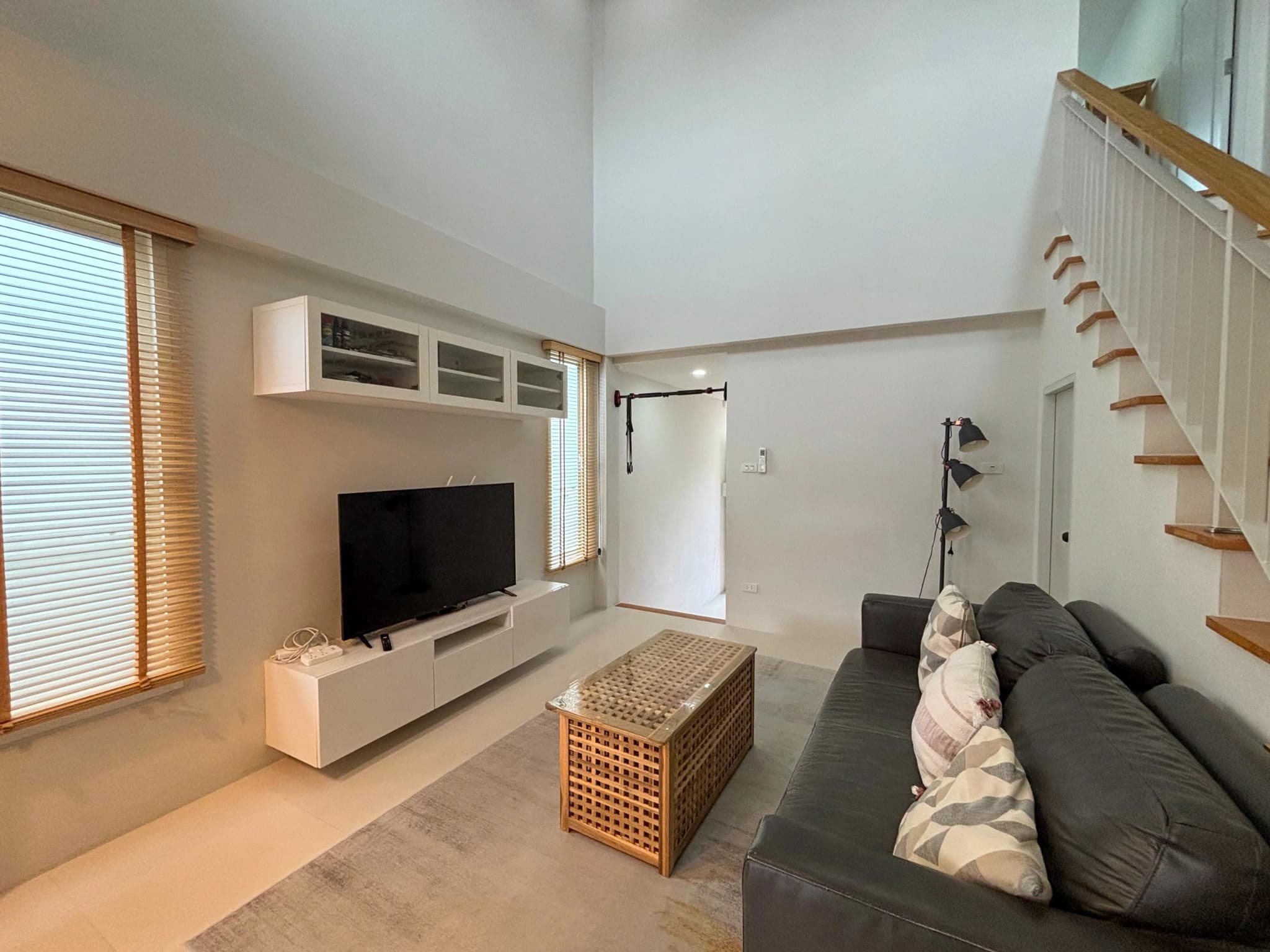 2 bedroom house for rent Modern Life Si Sunthon - photo 2