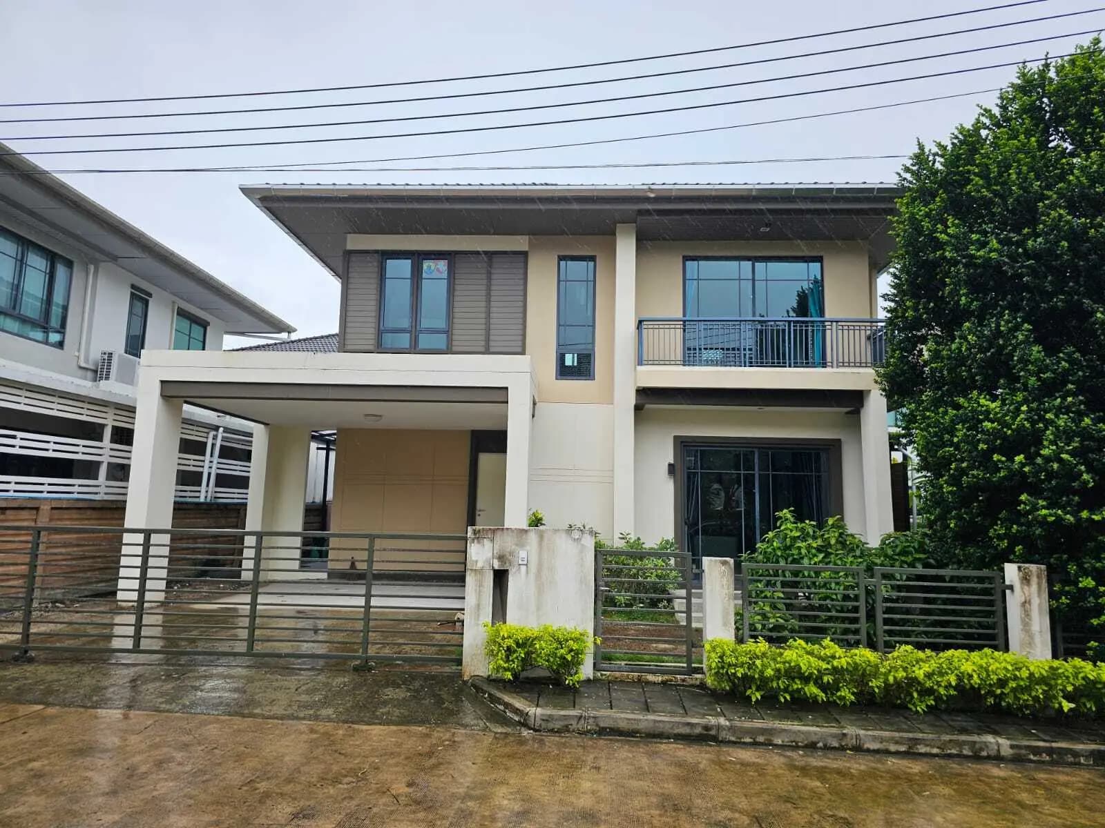 3 Beds House, Burasiri