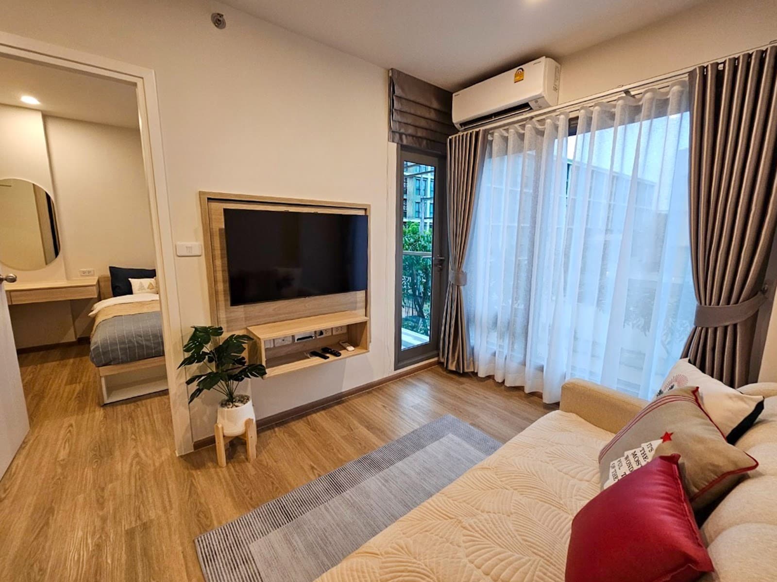 1 Bed Condo, Phyll Central - photo 2