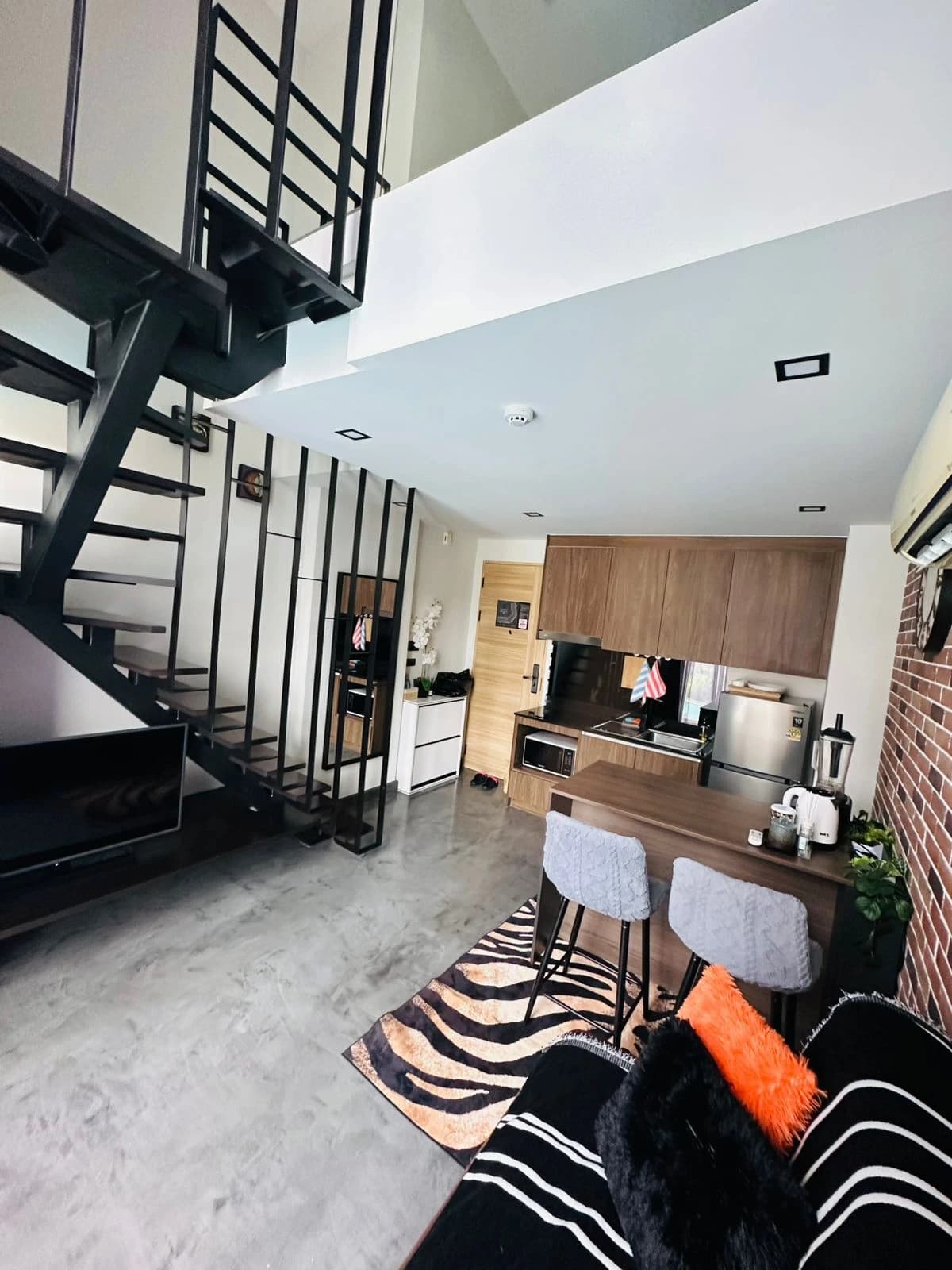 1 Bed Condo, Utopia Loft