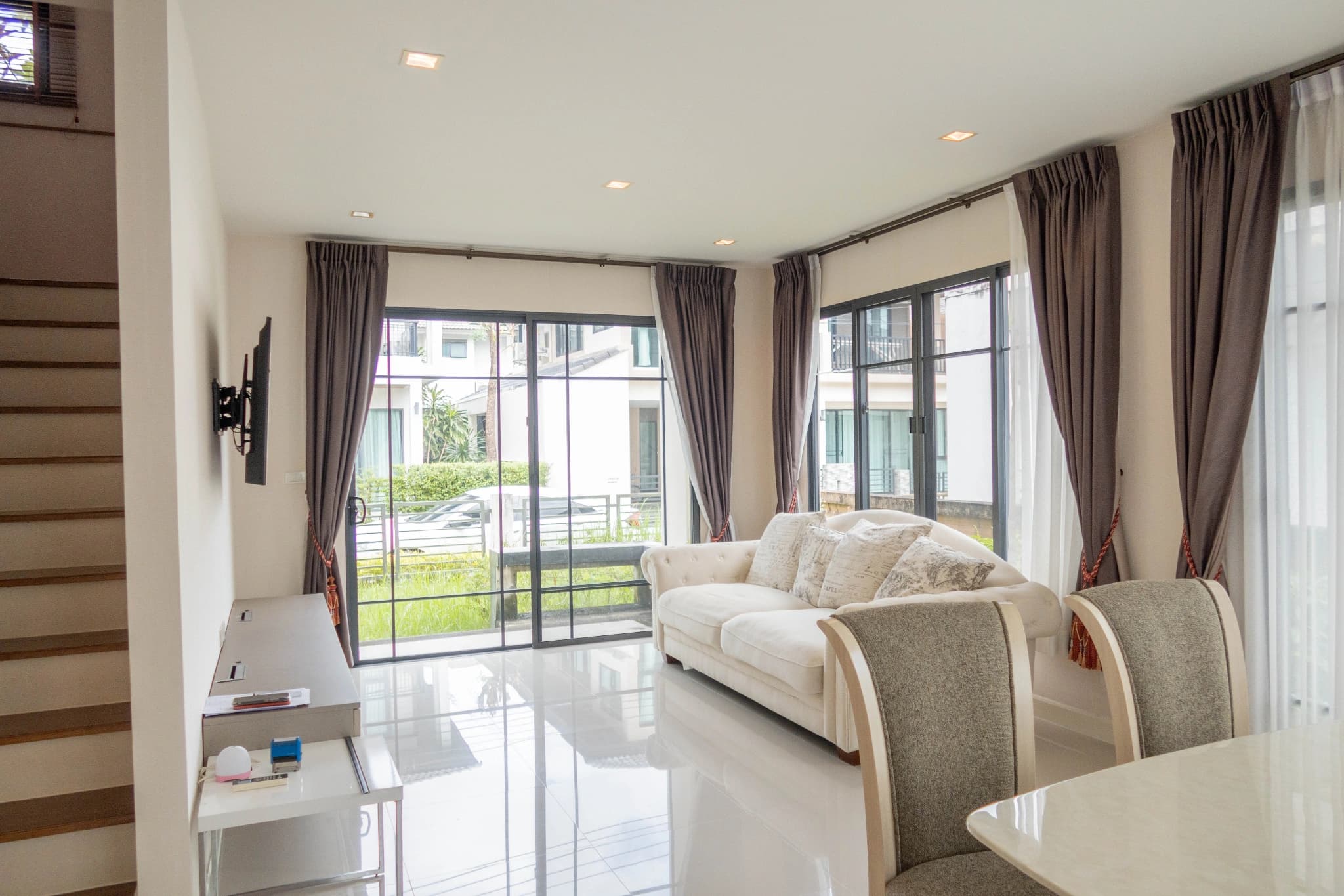 3 Beds House, Burasiri