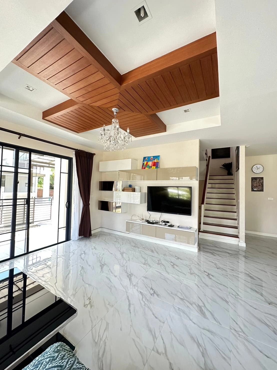 3 Beds House, Burasiri