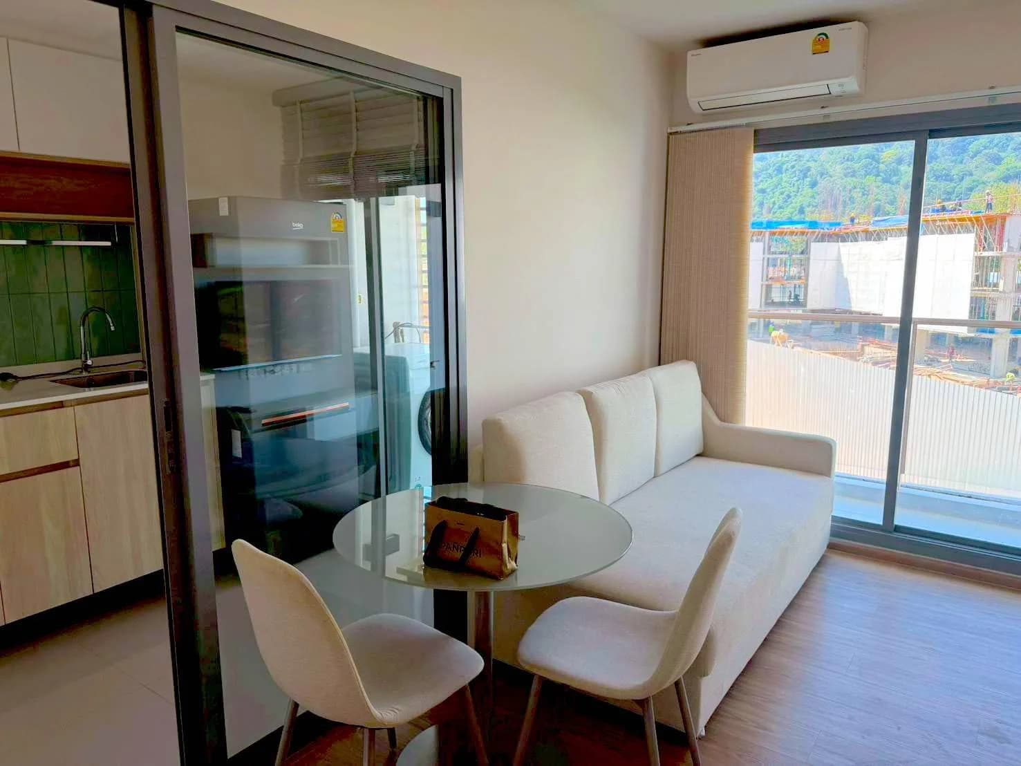 1 bedroom condo for rent Phyll Central