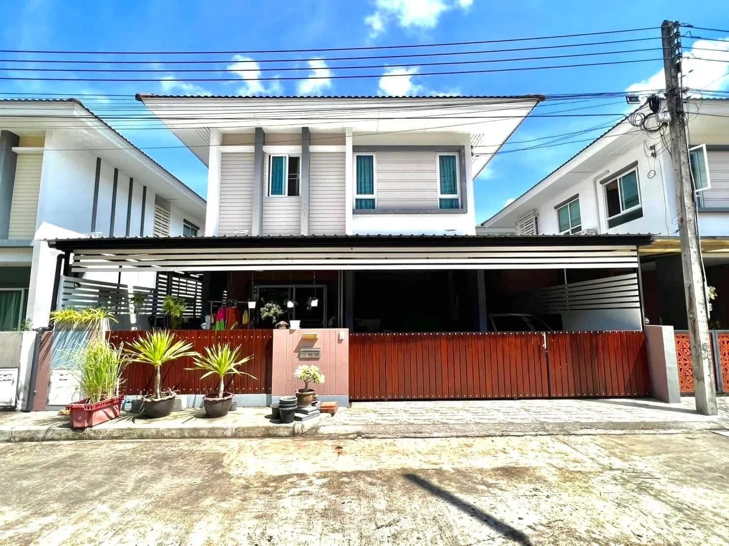 3 Beds House, Habita