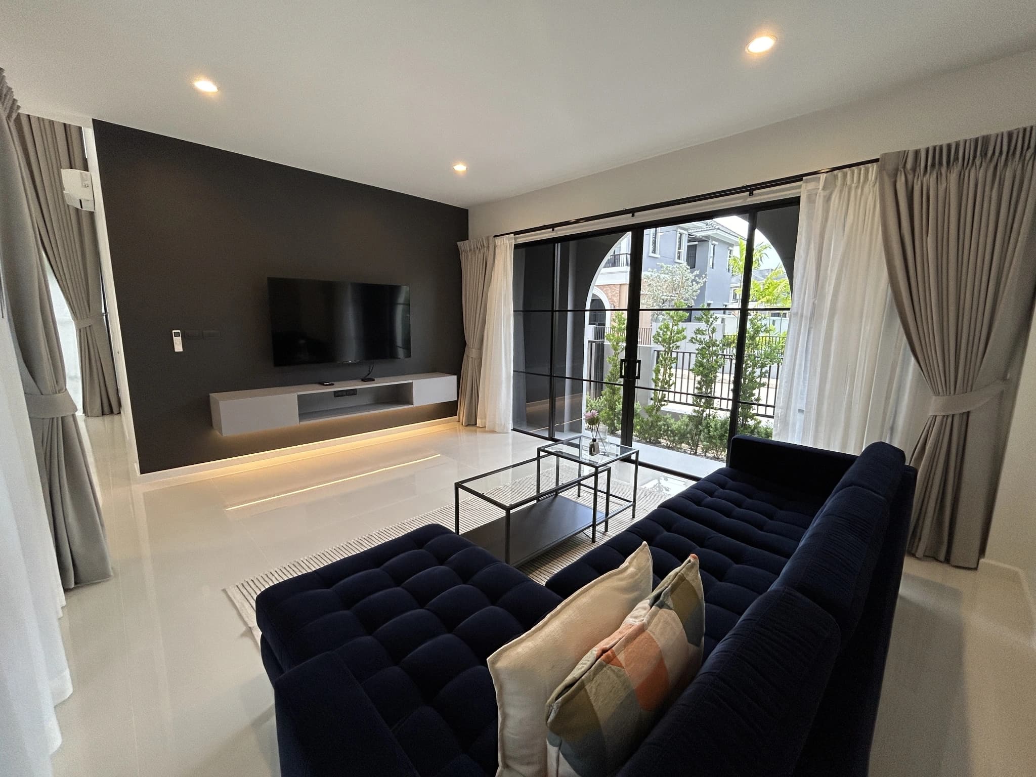 4 Beds Villa, Crown Estate Dulwich Road - photo 2