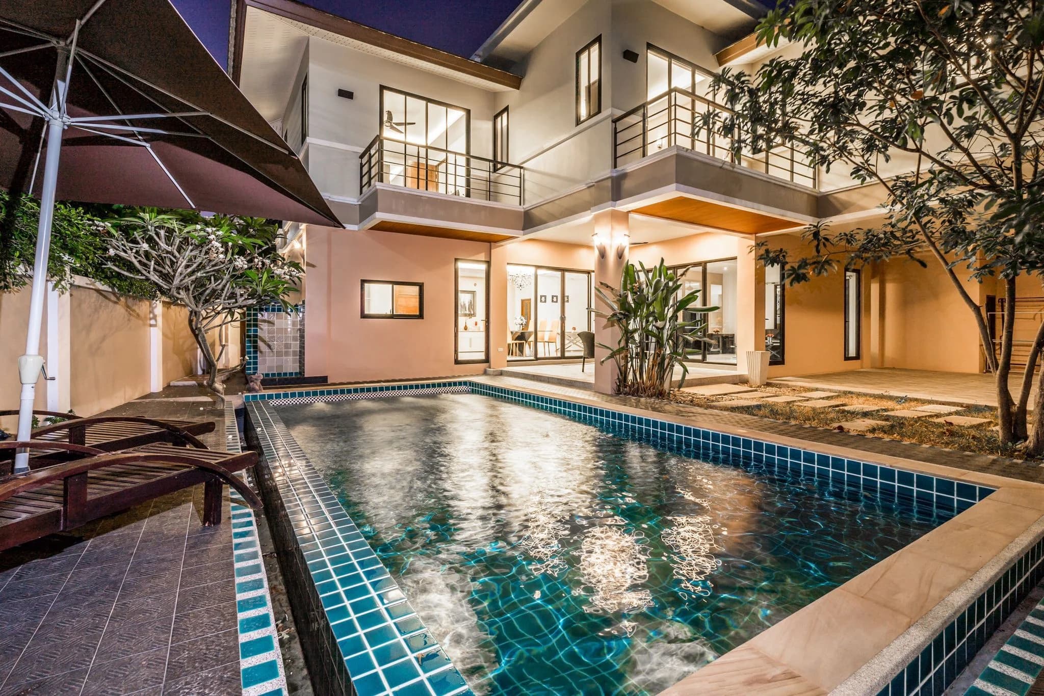 4 bedroom house for rent Chok Thip Villa