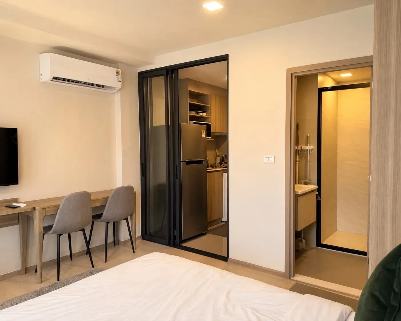 Studio condo for rent The Base Rise - photo 4