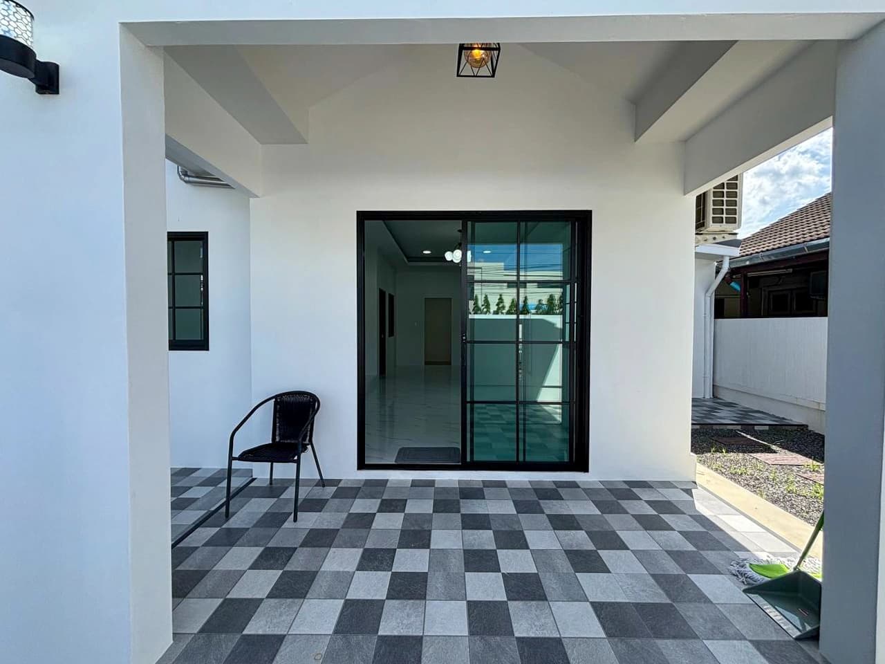 3 bedroom townhouse for rent Bann Parichart - photo 2