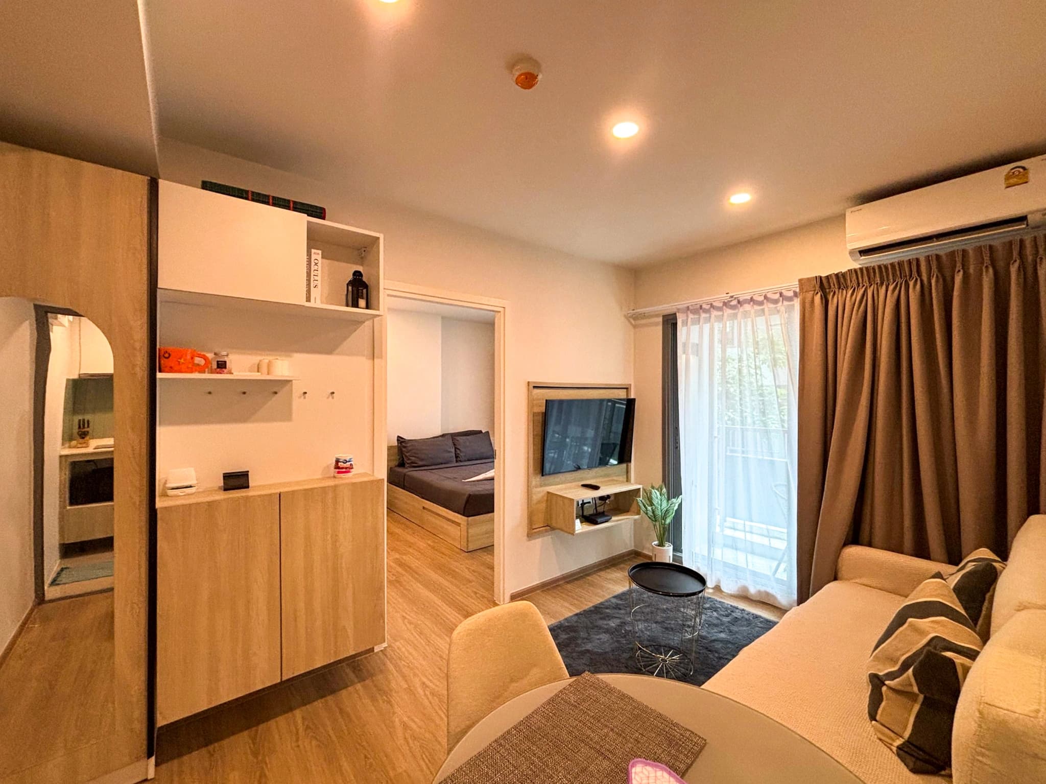 1 bedroom condo for rent Phyll Central