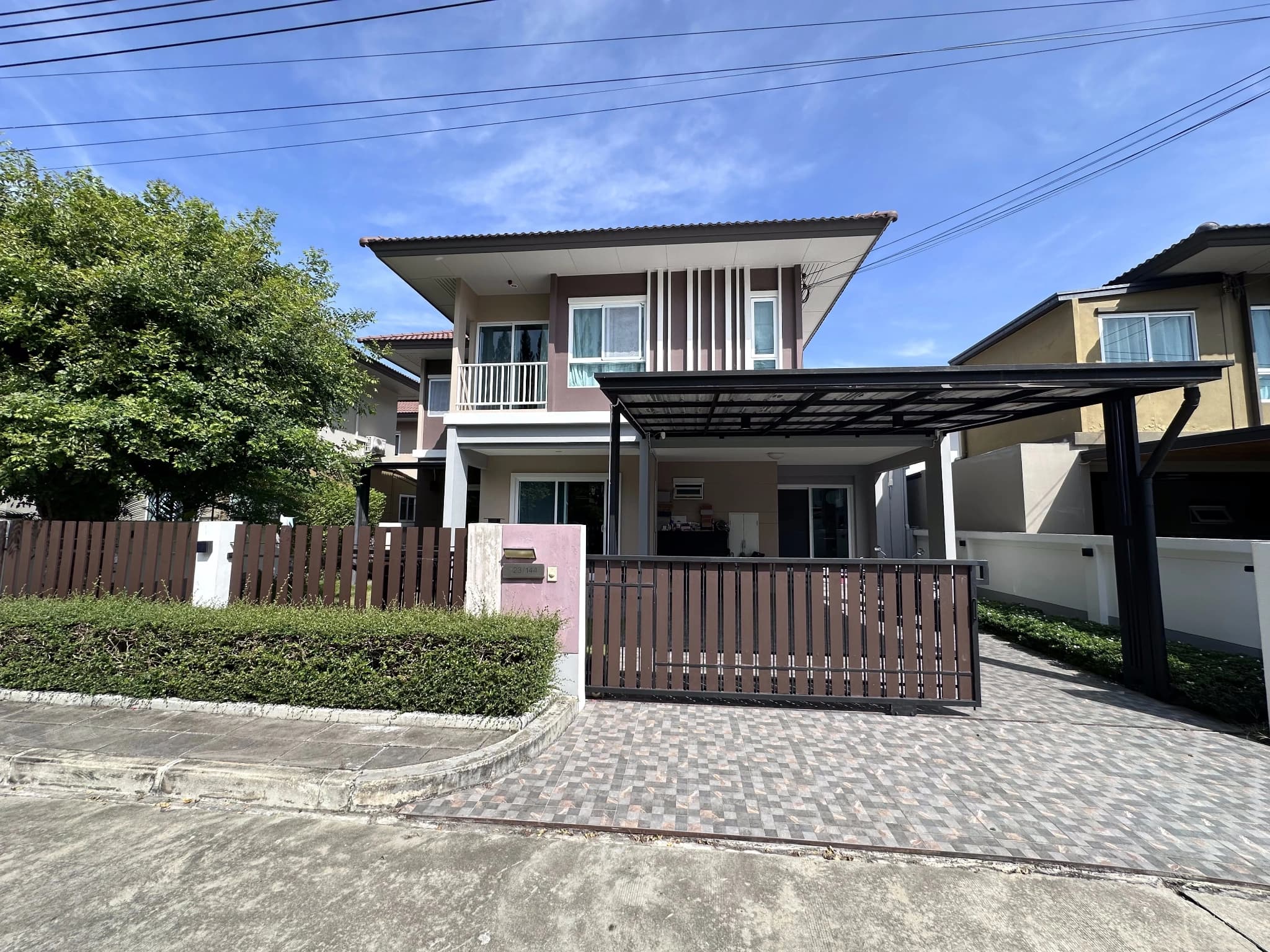 4 Beds House, Saransiri