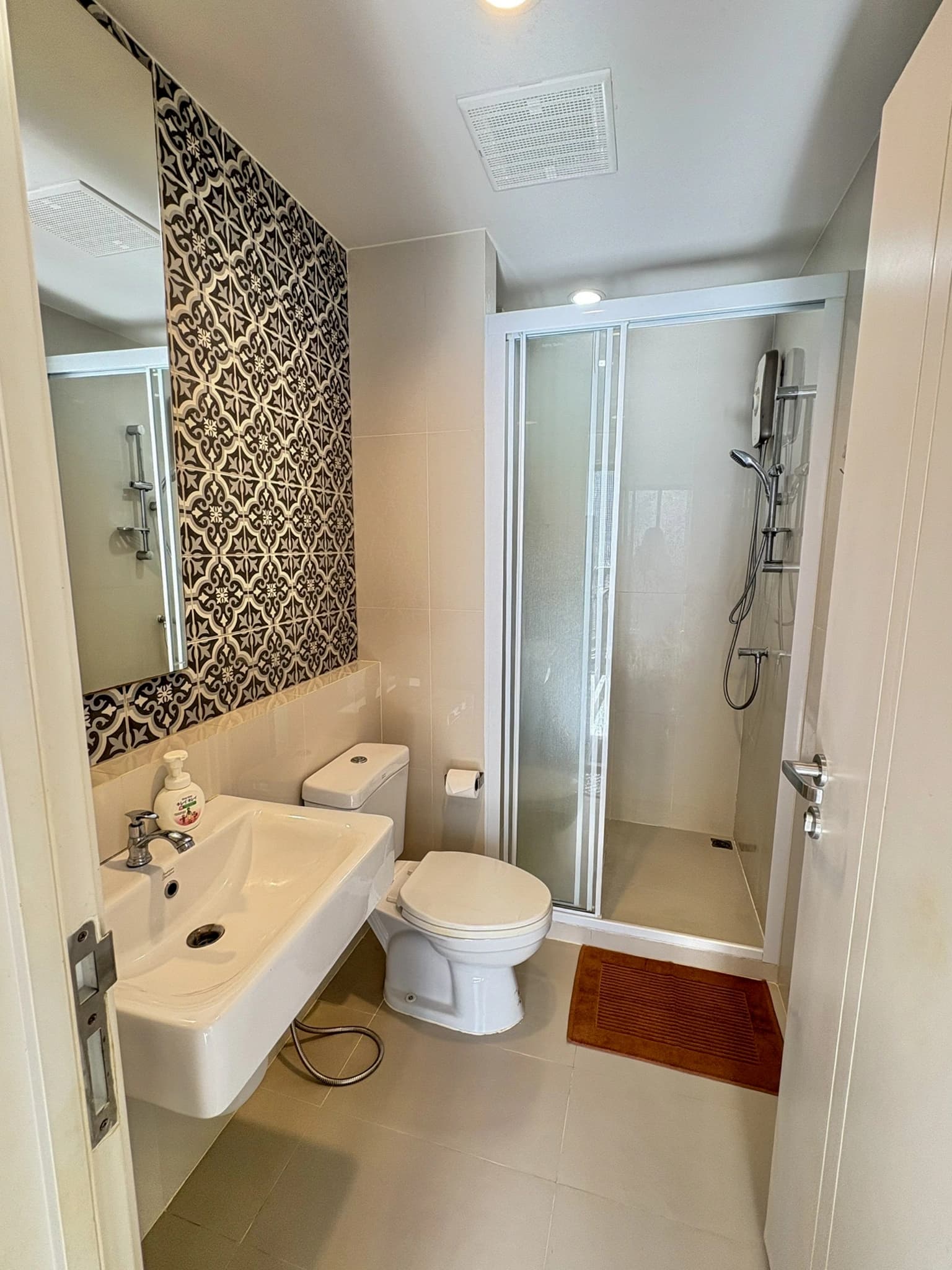 1 bedroom condo for rent The Base Height - photo 5