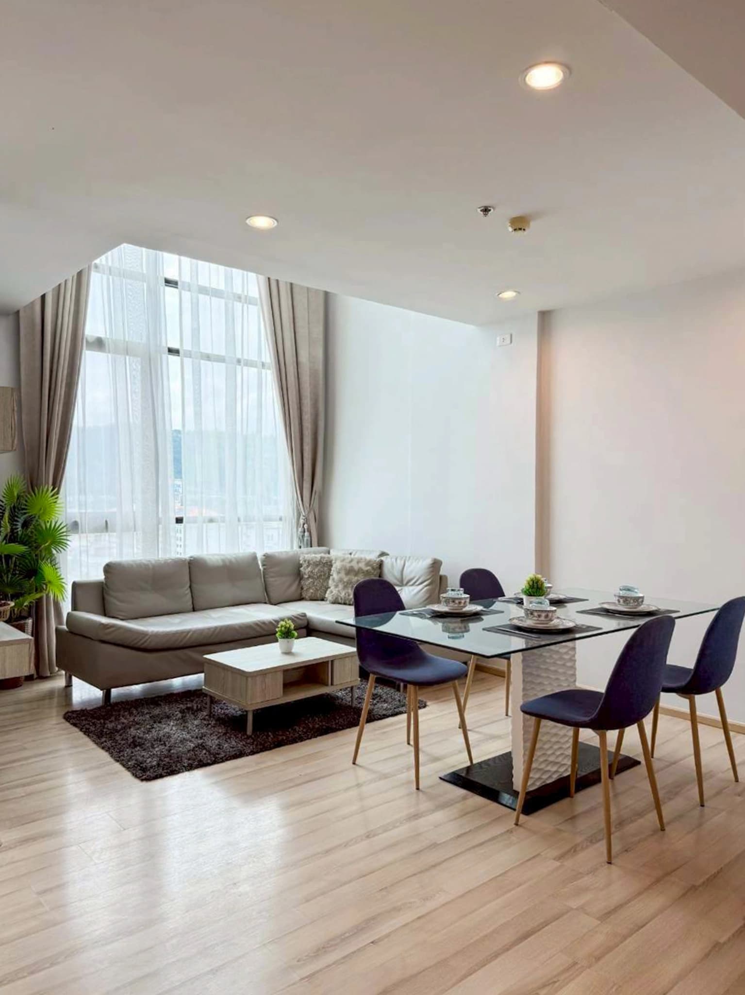 1 bedroom condo for rent The Base Height - photo 3
