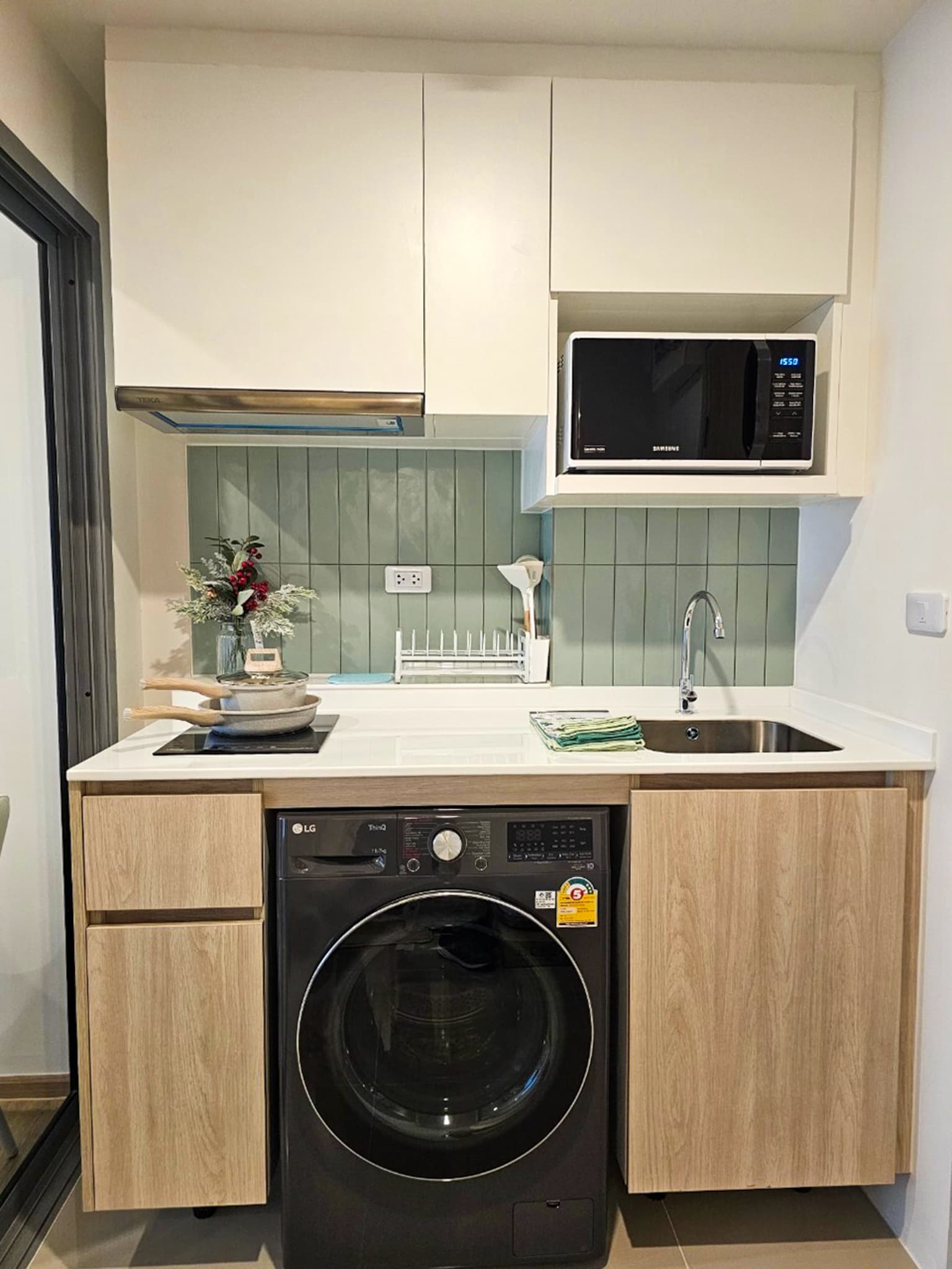 1 Bed Condo, Phyll Central - photo 4