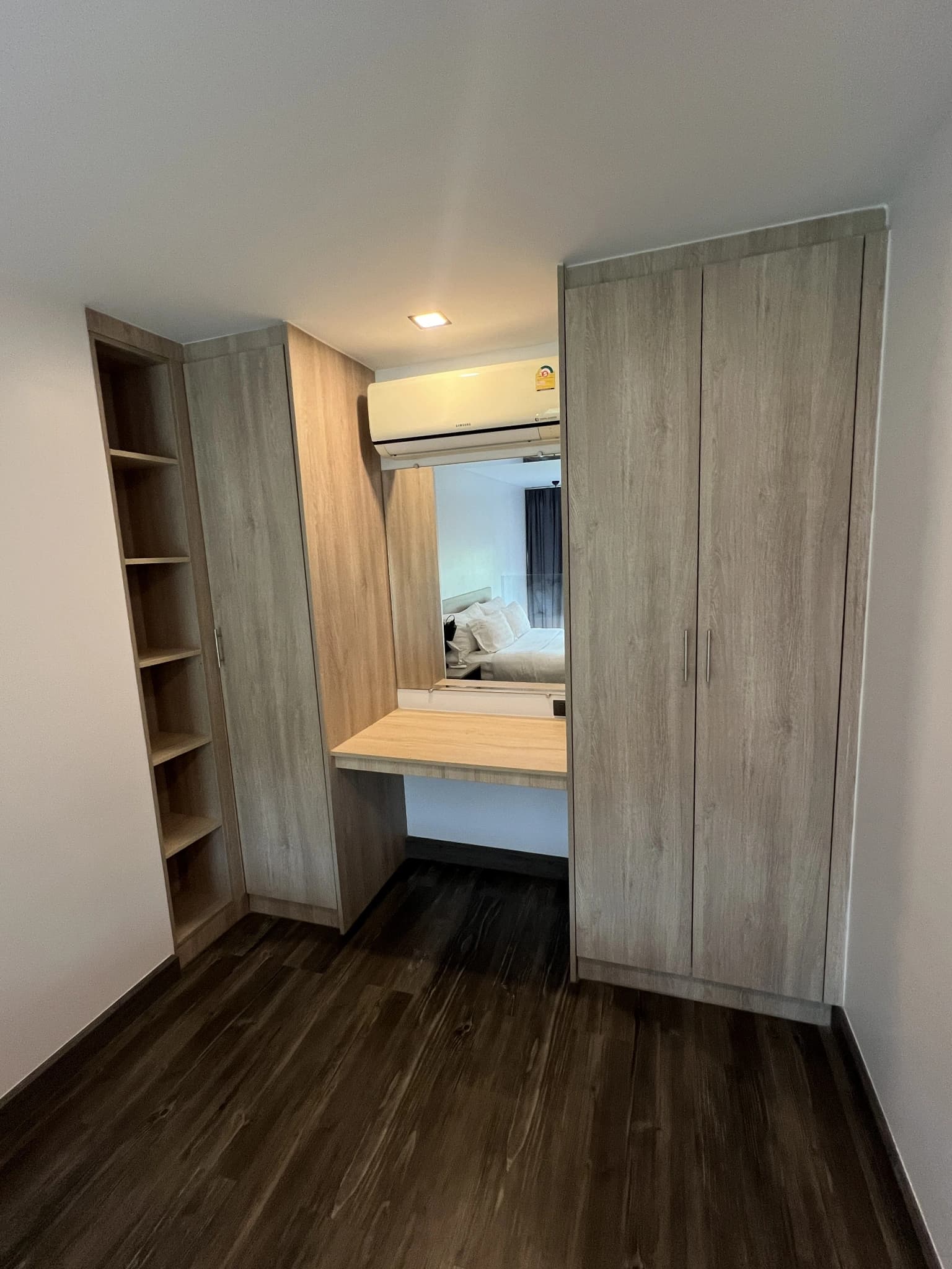 1 Bed Condo, Utopia Loft - photo 2