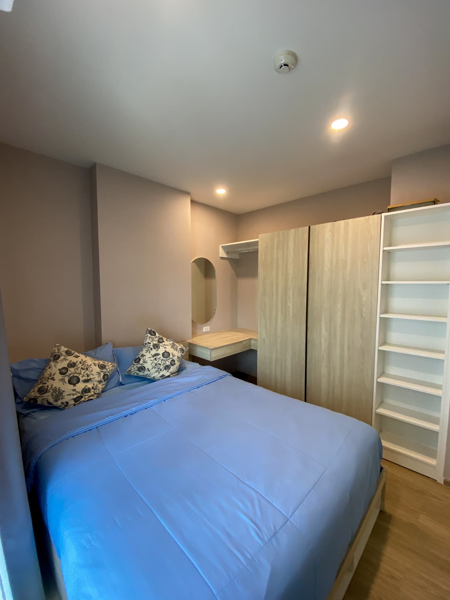 1 Bed Condo, Phyll Central - photo 4