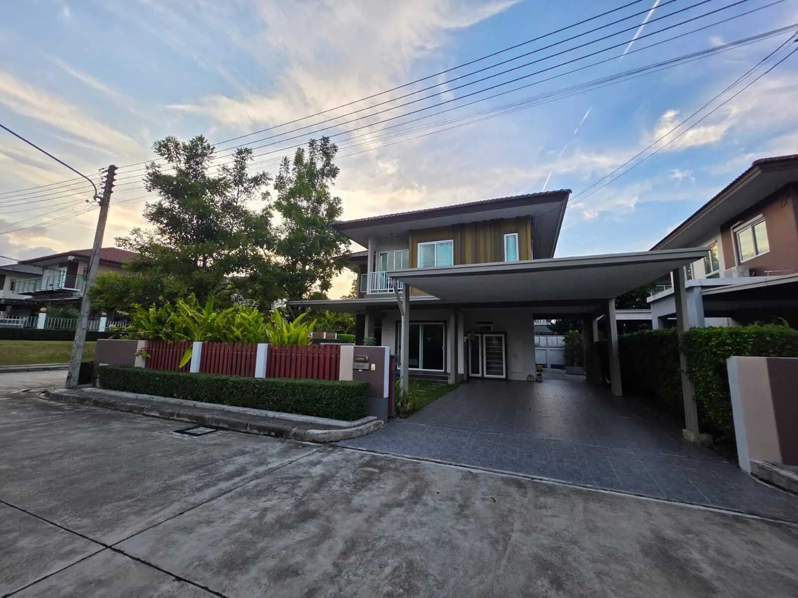 4 Beds House, Saransiri
