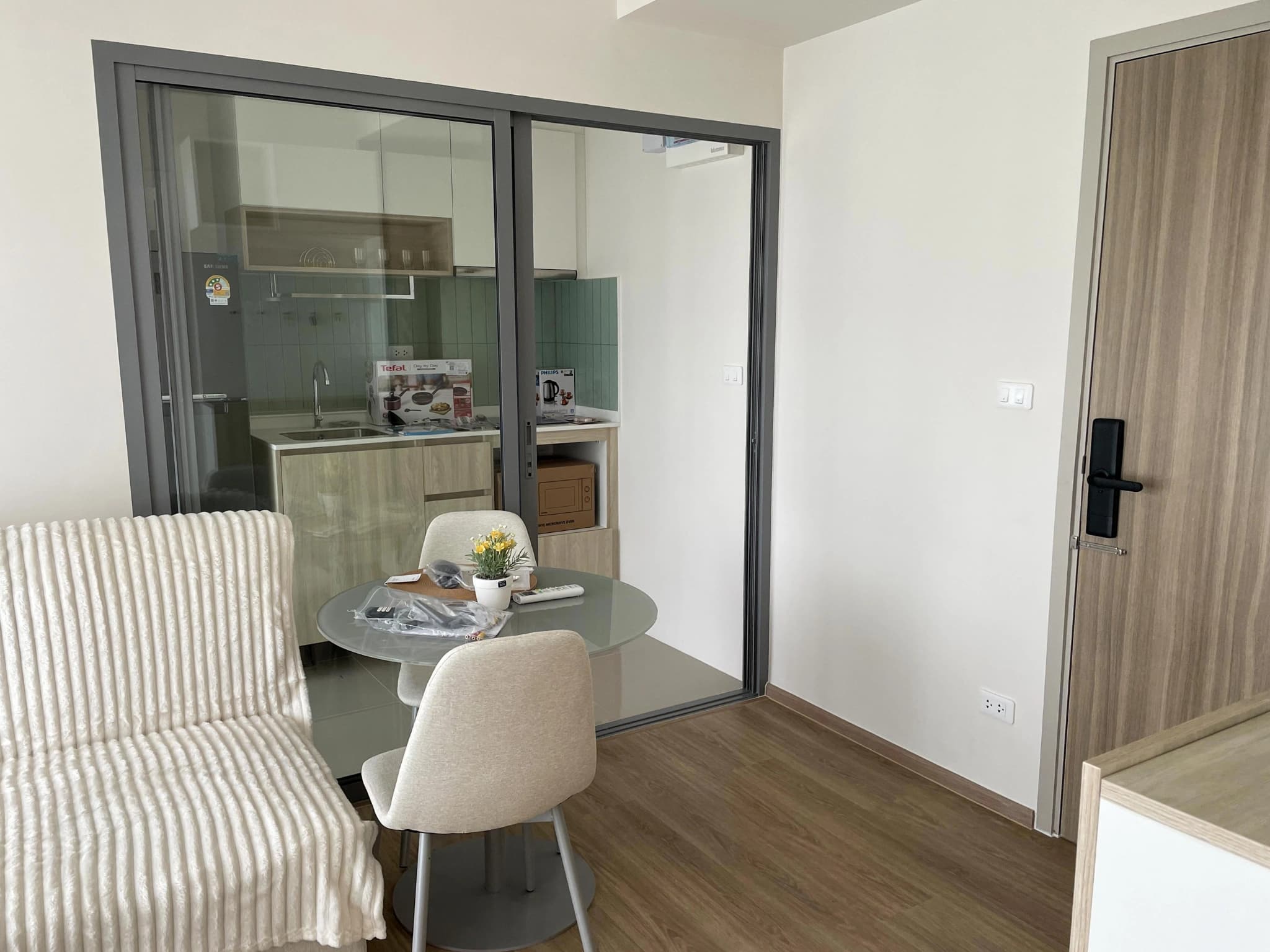 1 Bed Condo, Phyll Central - photo 3