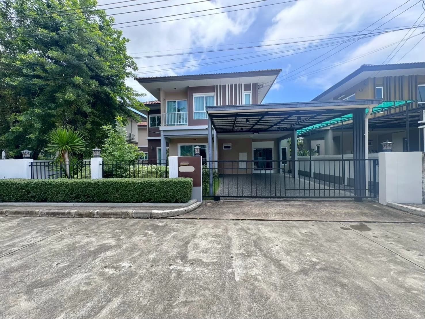 4 Beds House, Saransiri