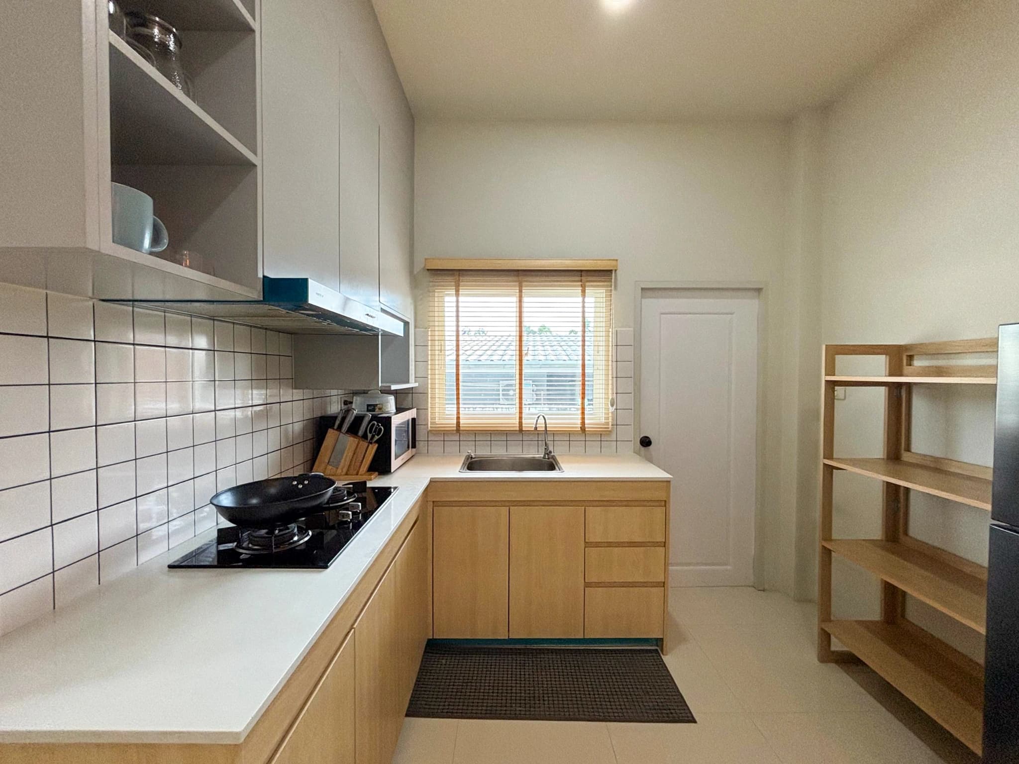 2 bedroom house for rent Modern Life Si Sunthon - photo 3
