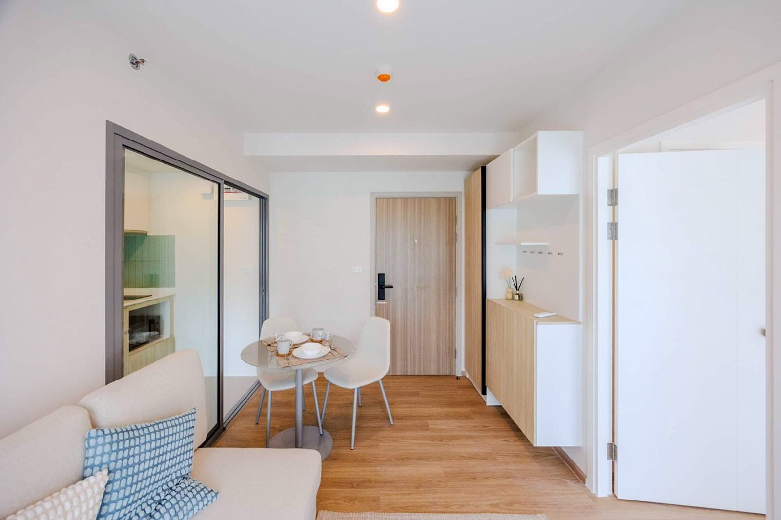 1 Bed Condo, Phyll Central - photo 5