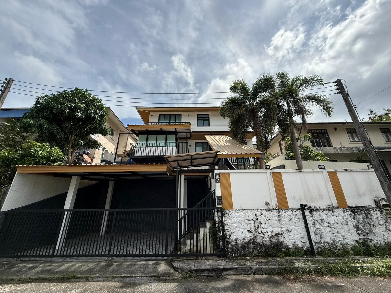3 Beds House, 3 storeys House Kathu