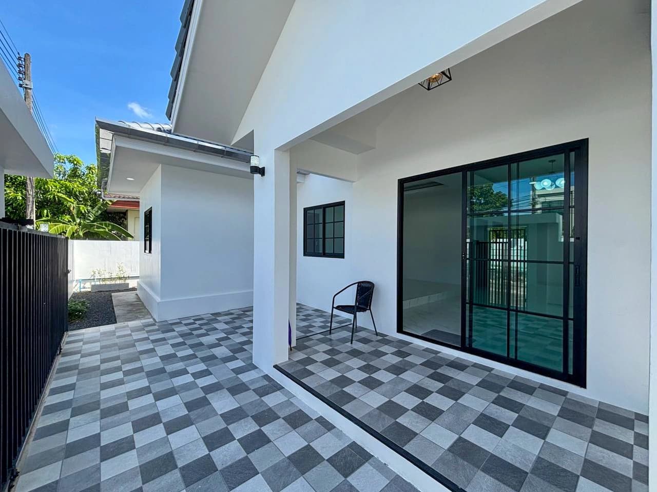 3 bedroom townhouse for rent Bann Parichart