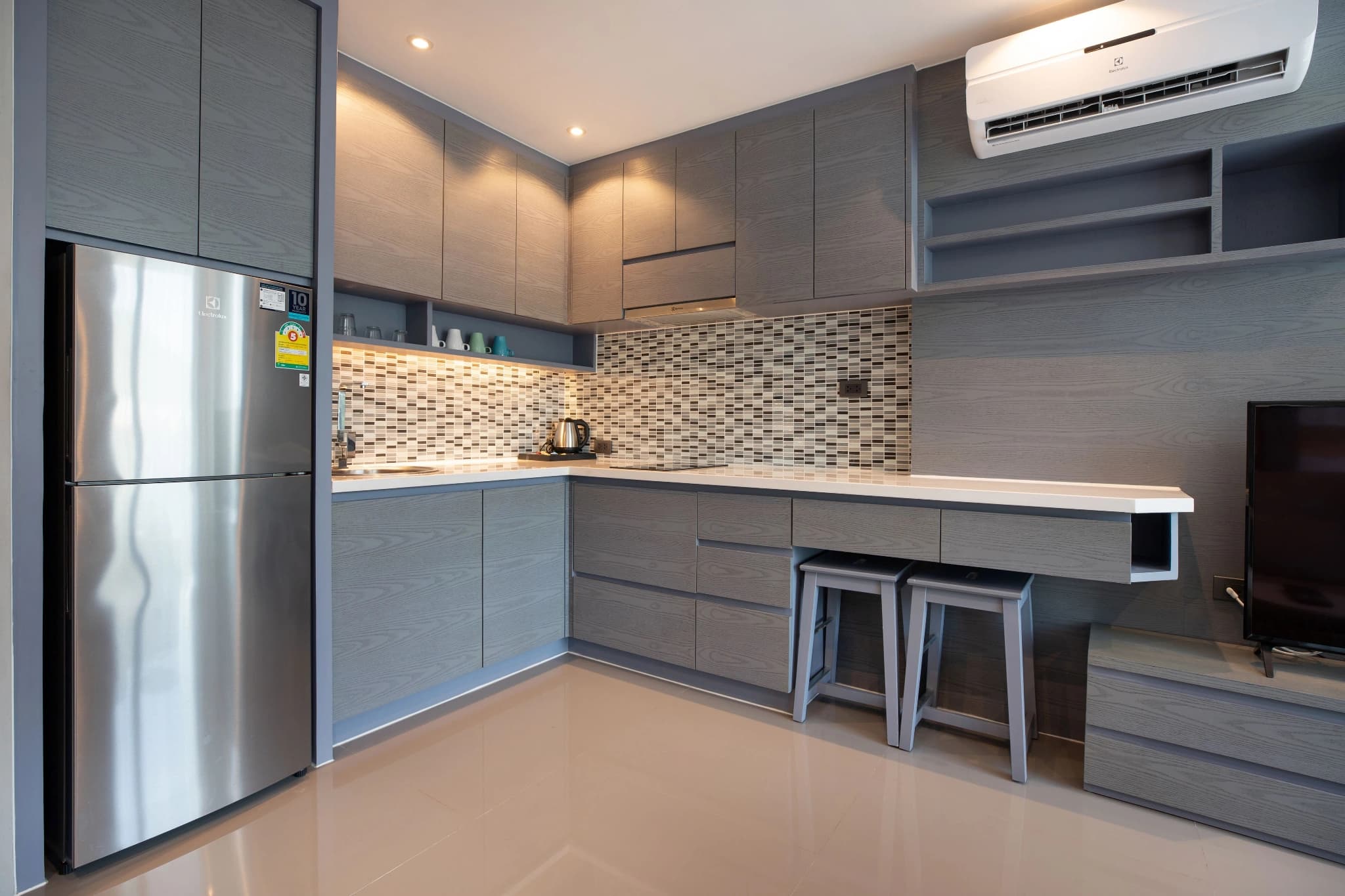 1 Bed Condo, CITYGATE - photo 2