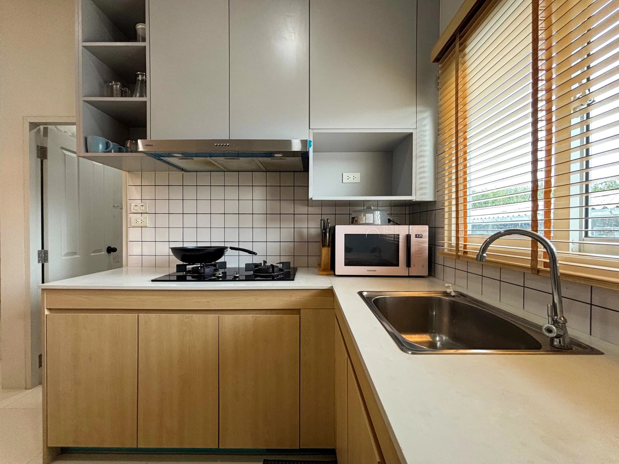 2 bedroom house for rent Modern Life Si Sunthon - photo 4
